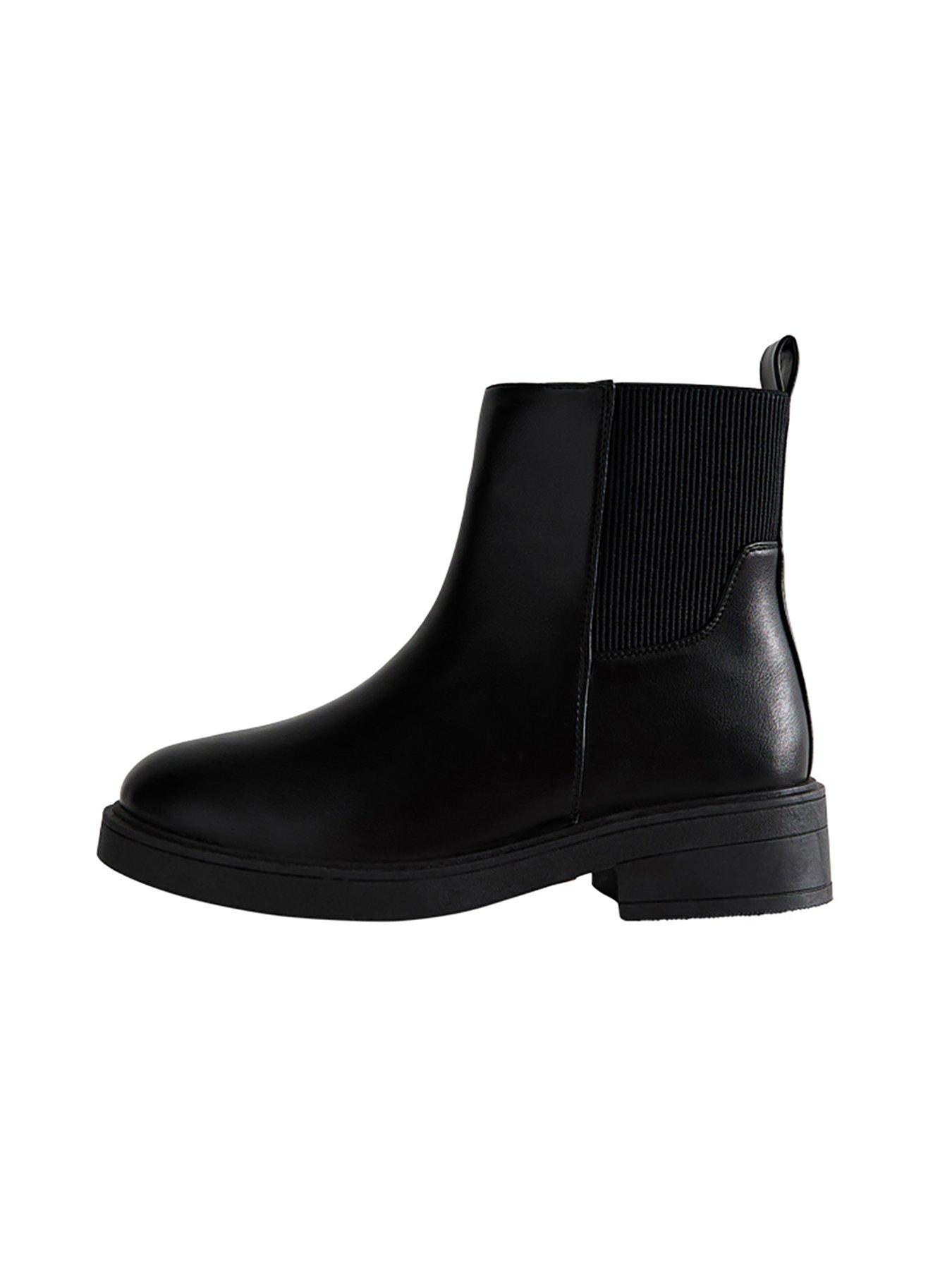 Image 6 of 7 of New Look Wide Fit Black Faux Leather Chunky Sole Chelsea Ankle Boots