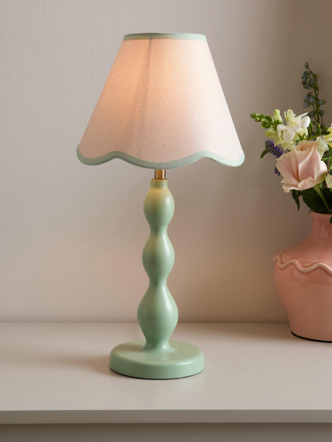 The Very Collection Wiggle Scallop Table - Green