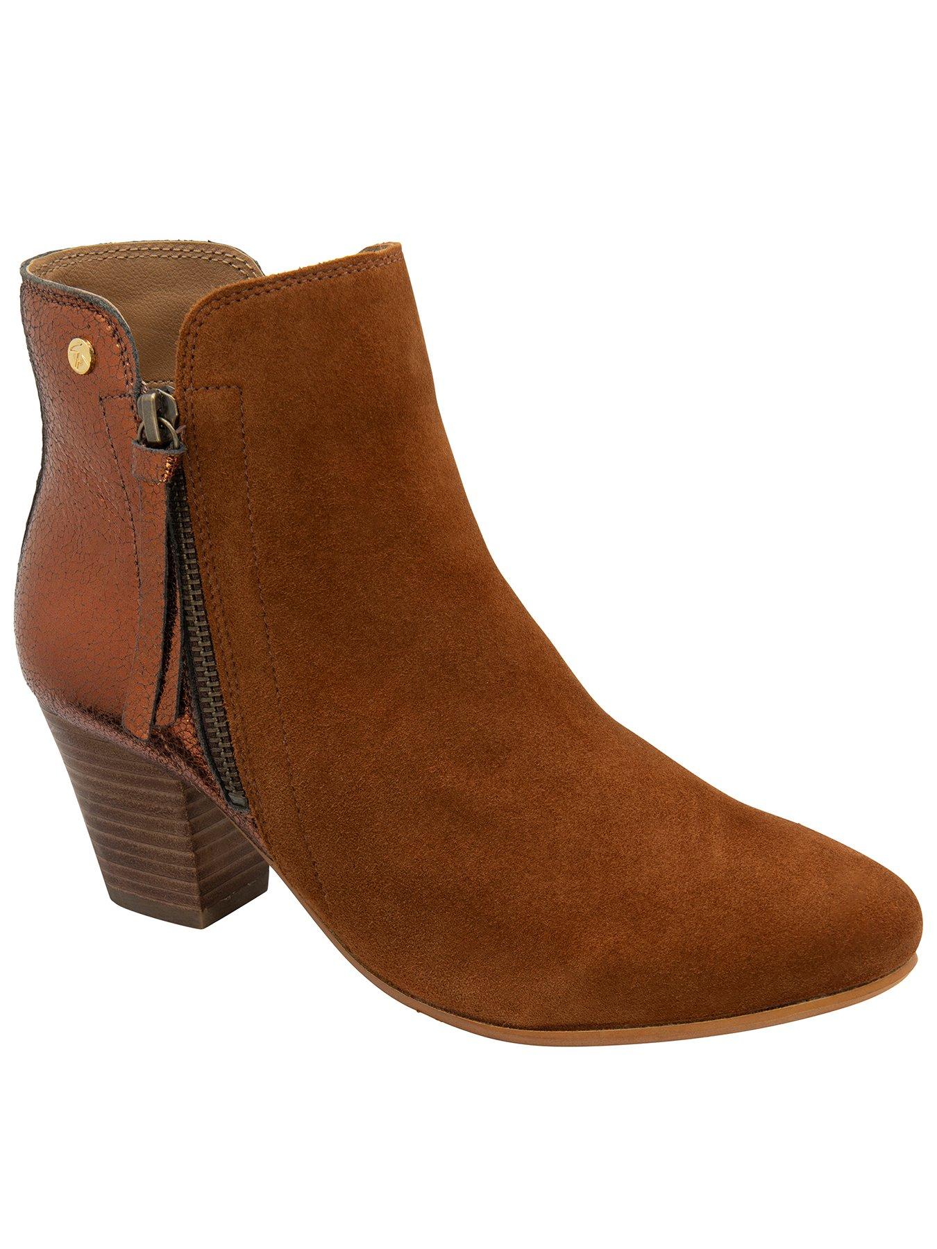 undefined Tay Ankle Boots - Teak