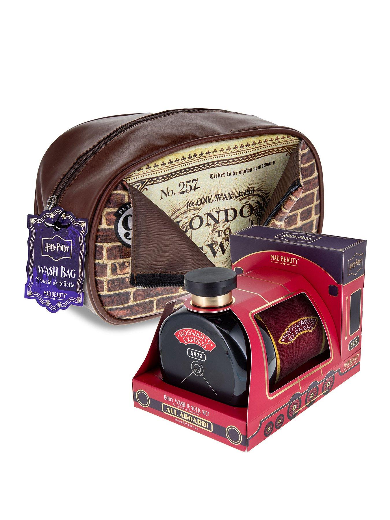 Mens Gift Set - Wash Bag, Socks and Body Wash