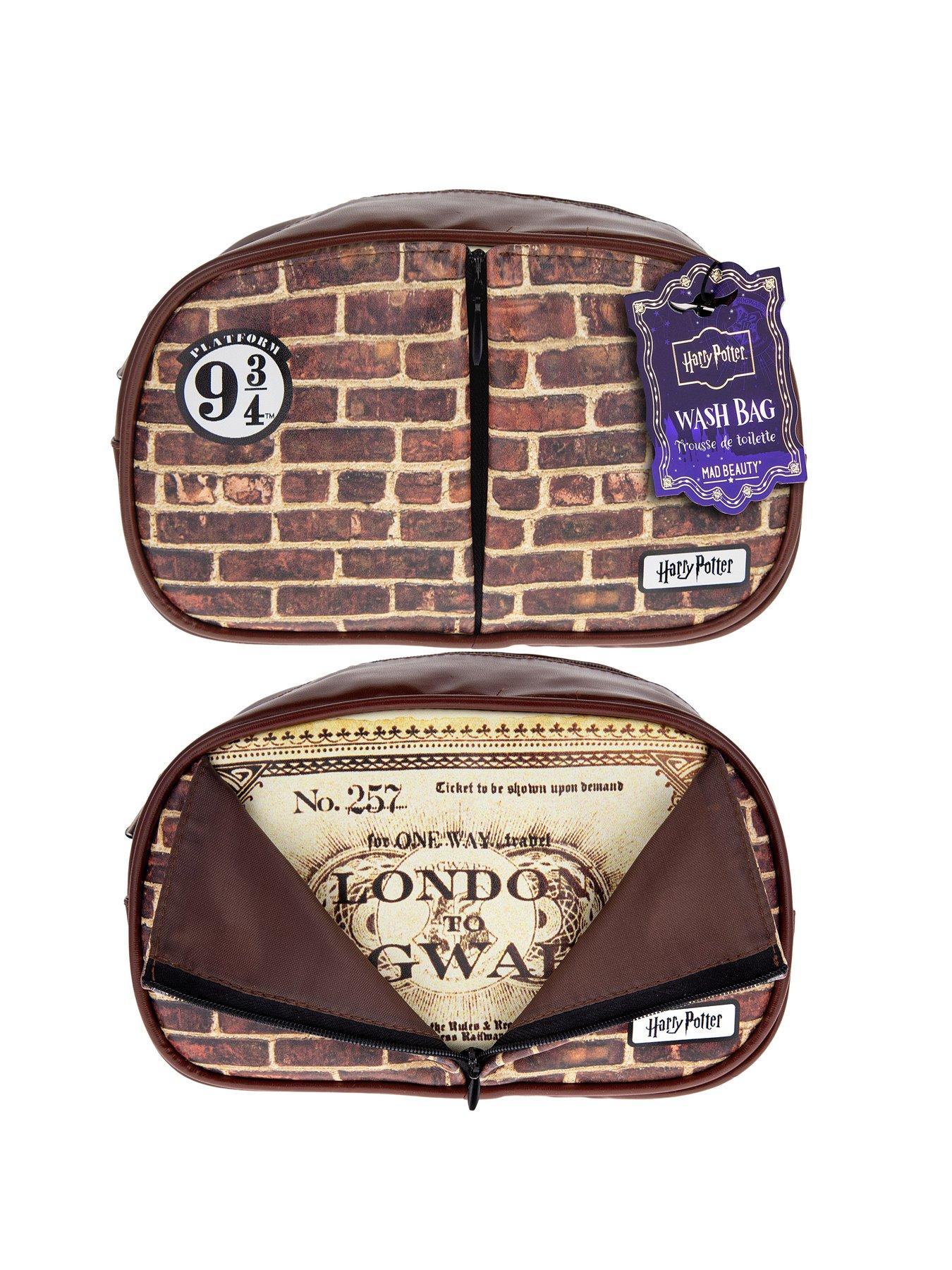 Image 2 of 4 of Mens Gift Set - Wash Bag, Socks and Body Wash