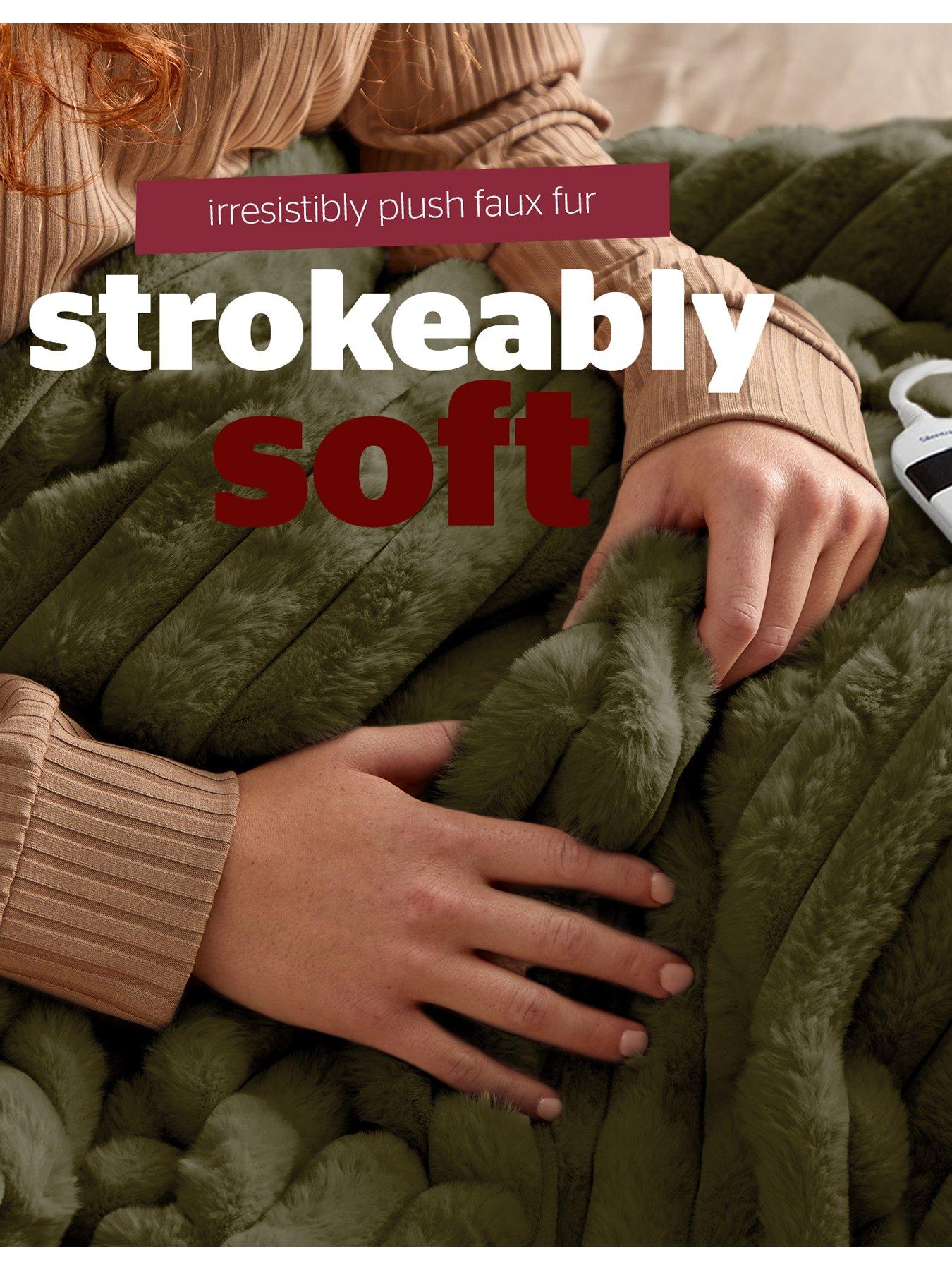 Image 3 of 7 of Silentnight Faux Fur Ribbed Heated Throw - Forest Green/olive