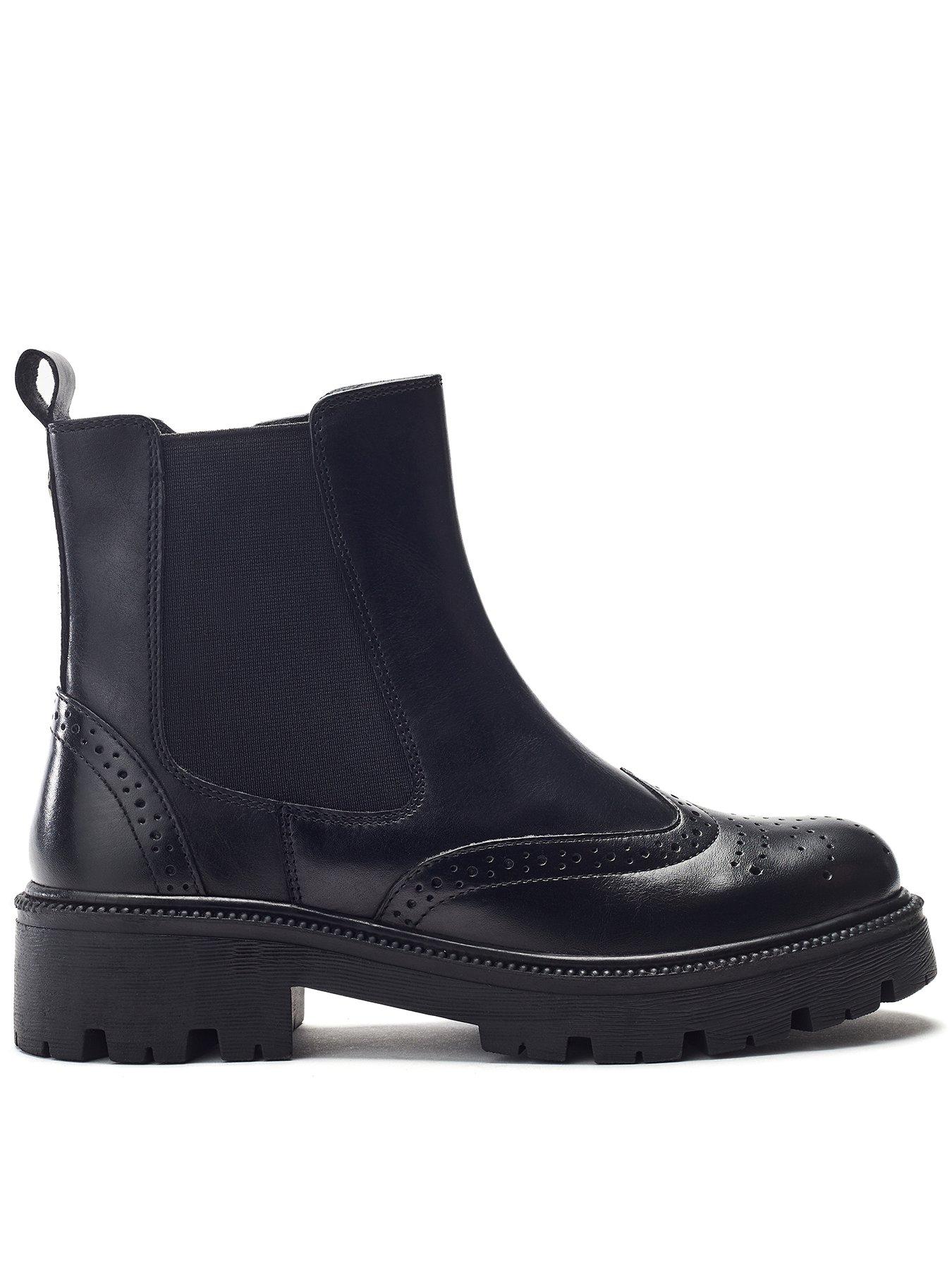 Moda In Pelle: Chunky Chelsea Boot With Broguing Detail- Black