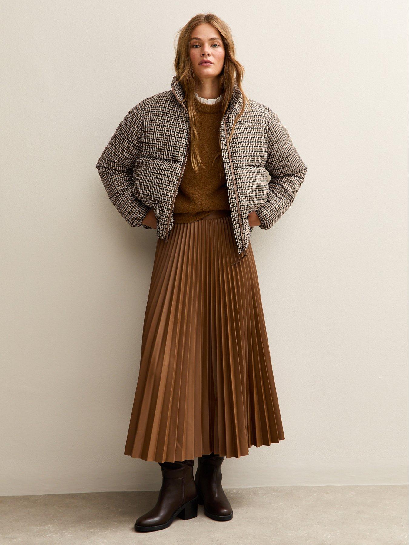 Image 4 of 6 of New Look Brown Houndstooth Check Pattern Cropped Puffer Jacket