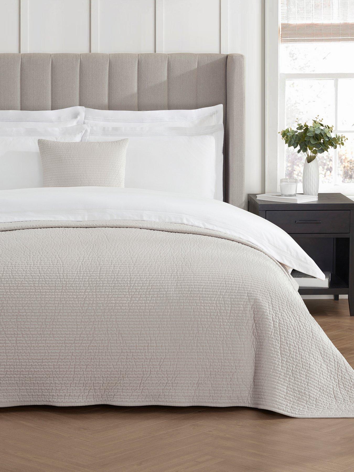 Dusk Milan Textured Matte Bedspread - Champagne