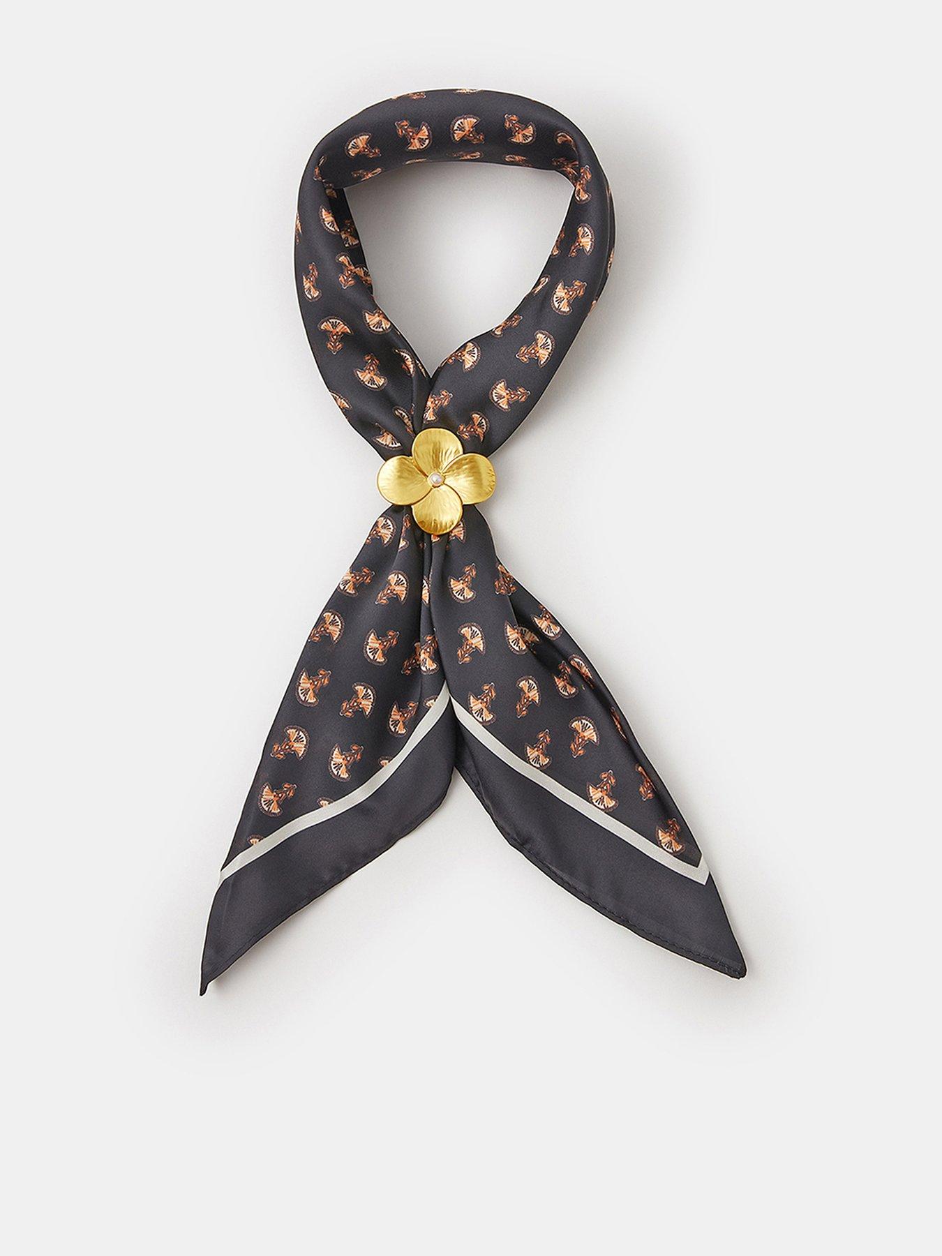 Accessorize Flower Ring Satin Square - Black