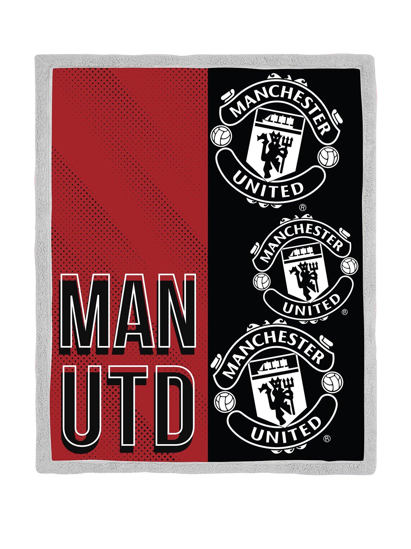 Manchester United Stacked Sherpa Fleece Blanket