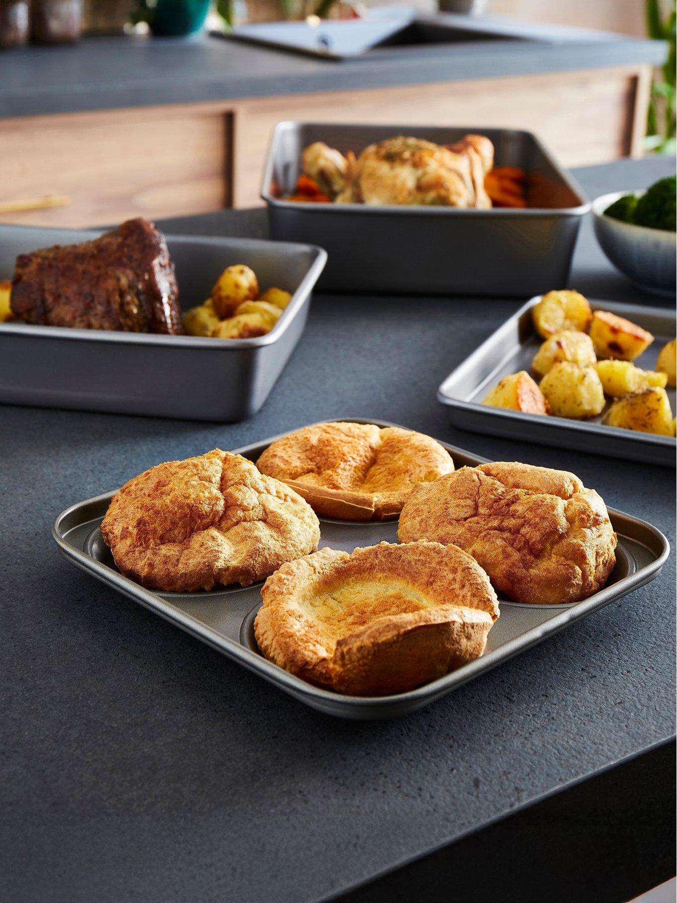 morphy-richards-yorkshire-pudding-tray-oven-tray-and-roasting-tin-set