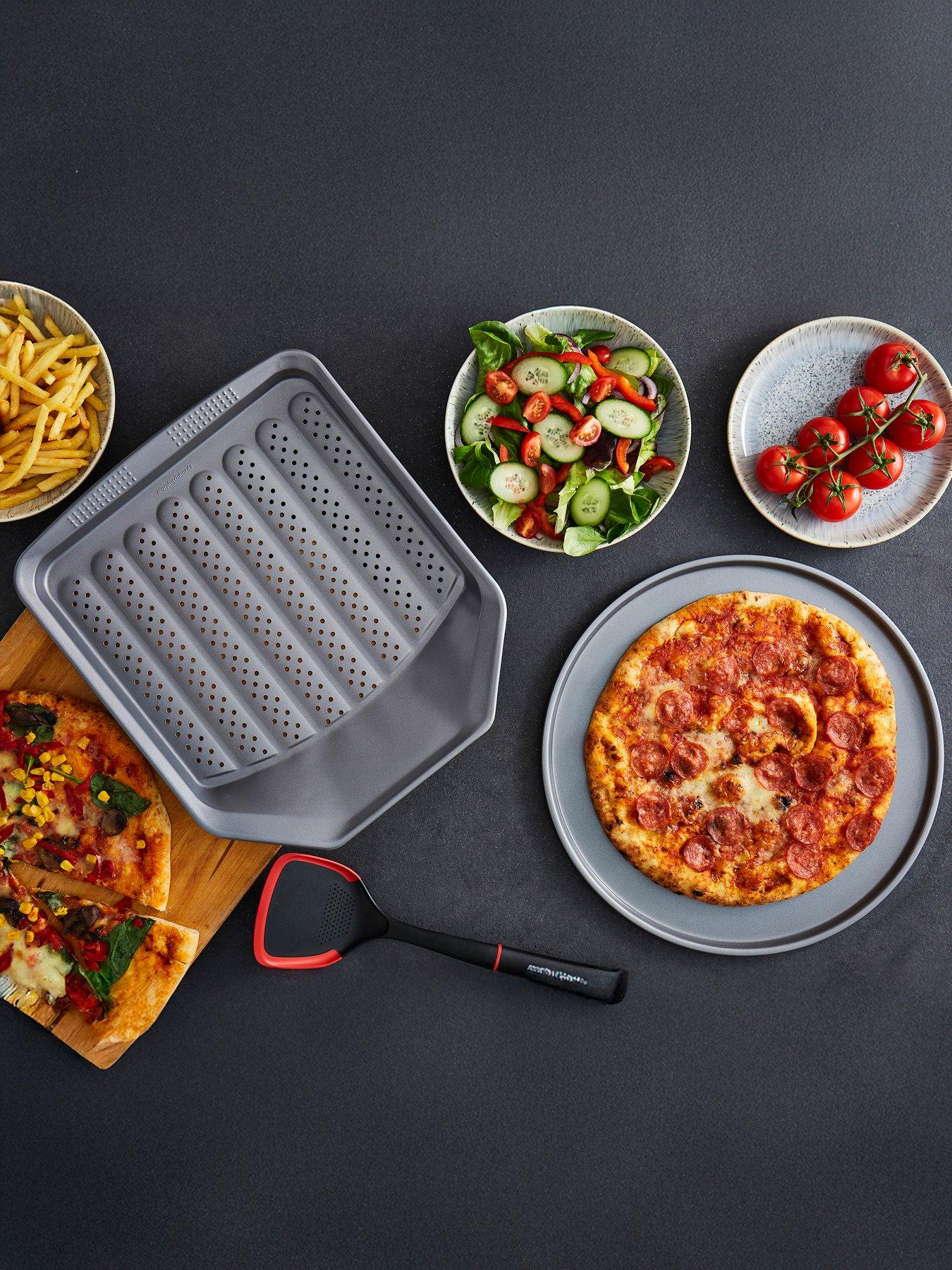 morphy-richards-pizza-pan-and-crisper-tray-set