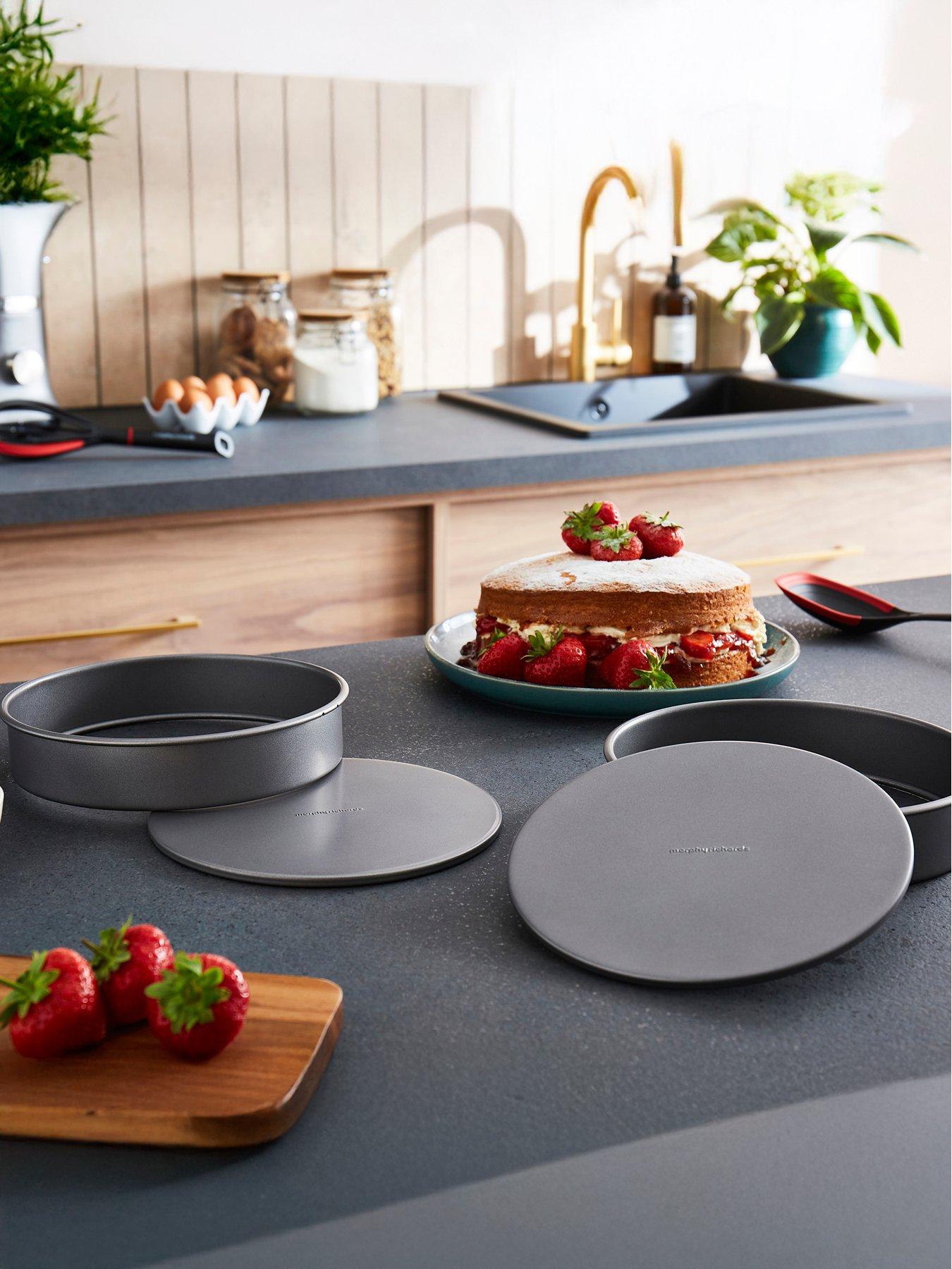 morphy-richards-loose-base-shallow-cake-tin-set