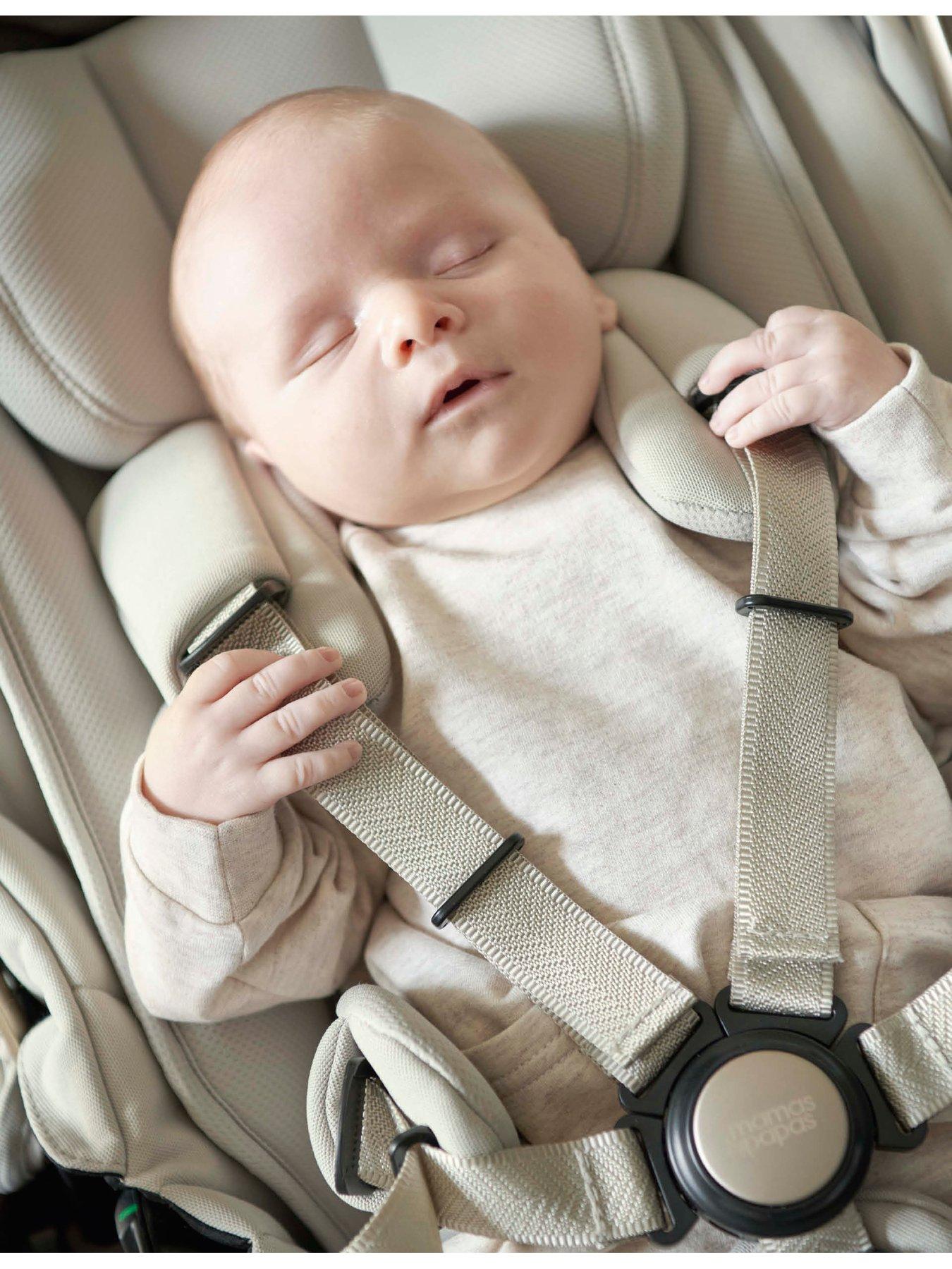 Image 5 of 7 of Mamas & Papas Complete Kit - Ocarro&sup2; Shell Cloud T (Inc Pushchair, Carrycot, Adaptors, Soft Toy, Blanket, Cupholder, Bag, Footmuff, Cloud T &amp; Isofix Base)