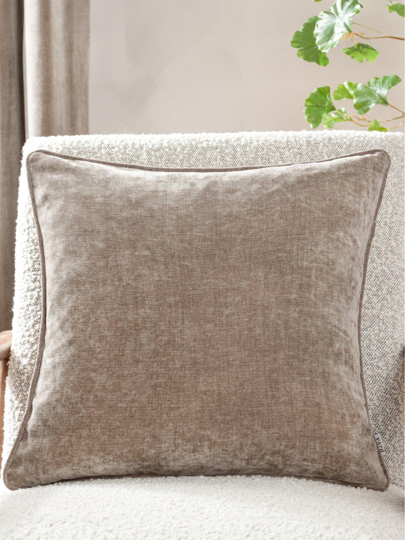 Yard Heavy Chenille 50x50 Polyester Cushion