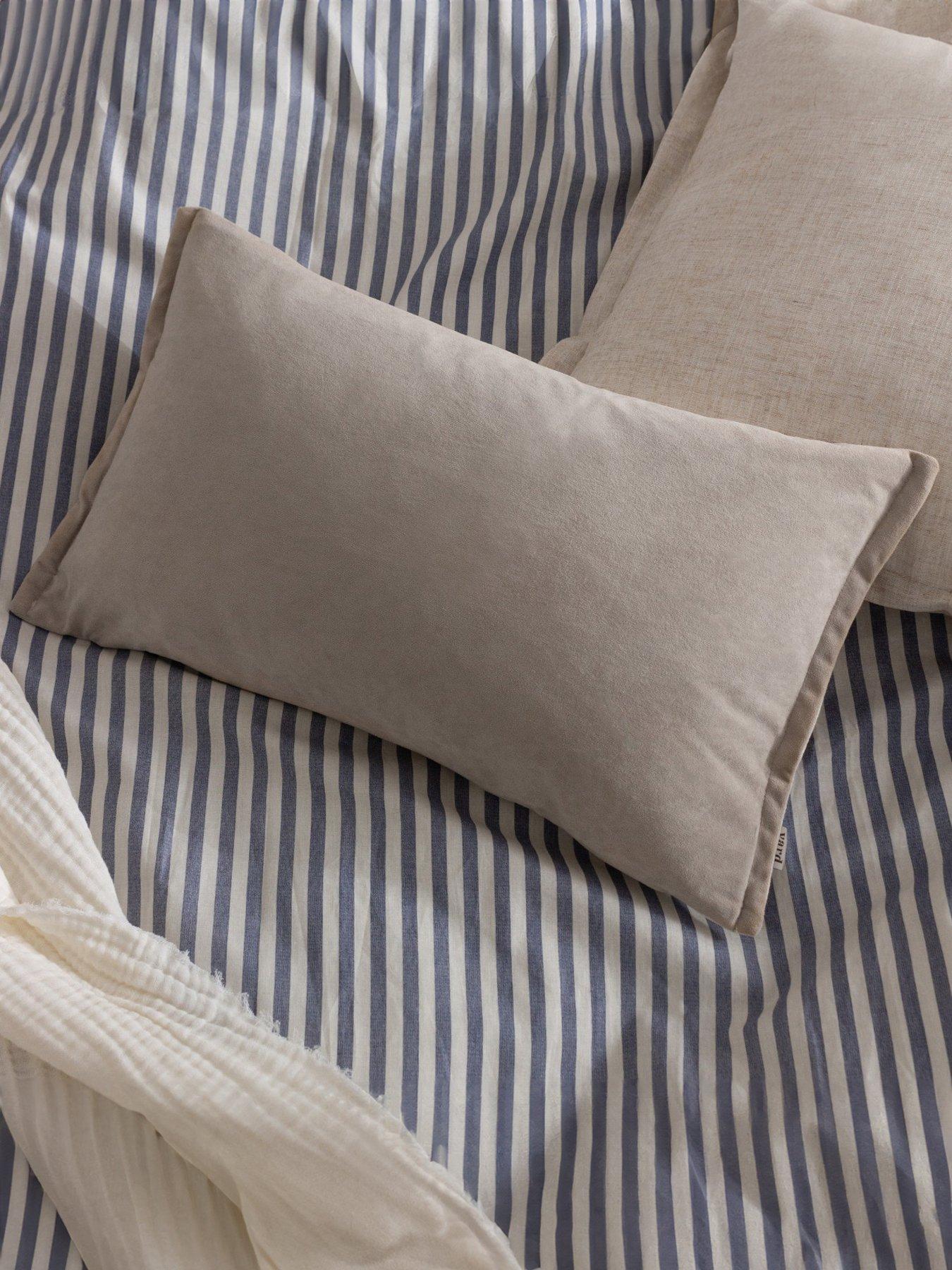 Yard Merton Polyester Cushion