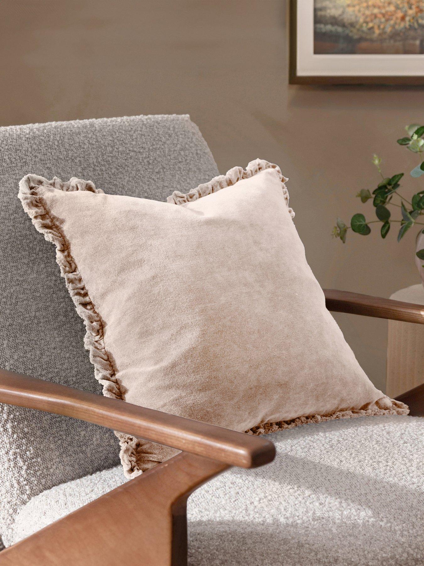 yard-bertie-45x45-polyester-cushion