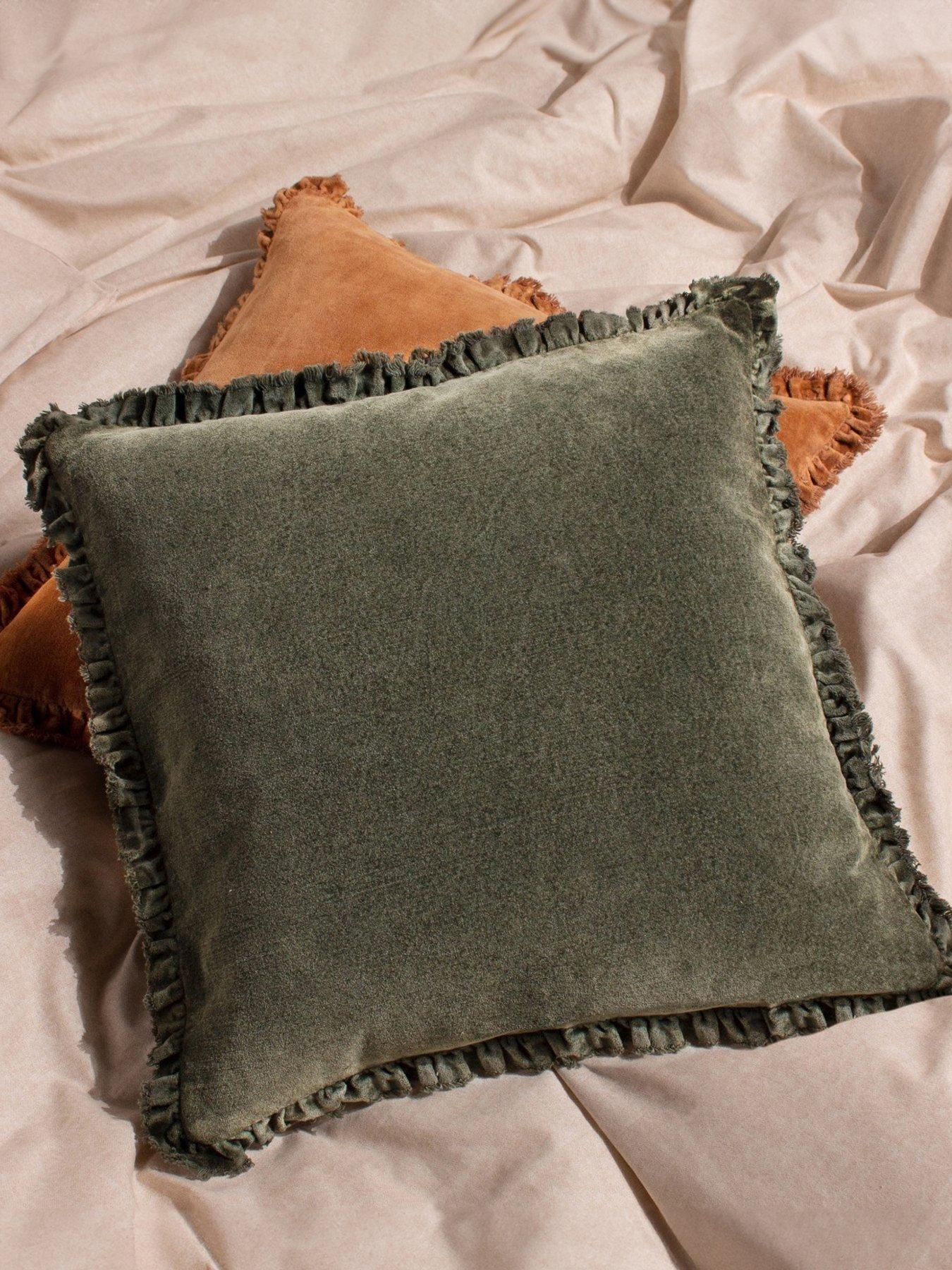 yard-bertie-45x45-polyester-cushion