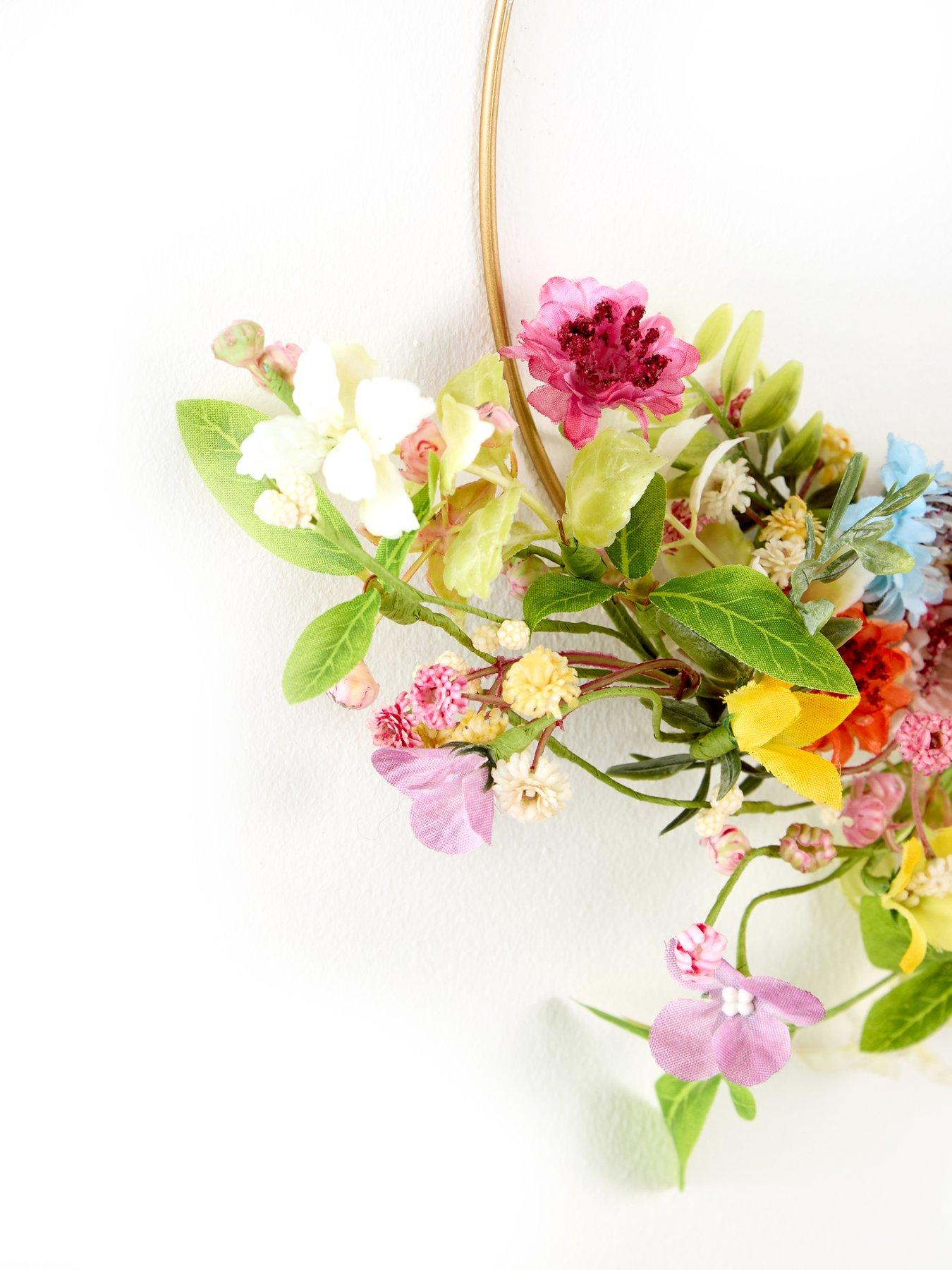 Image 6 of 6 of The Very Collection Meadow Flowers Wreath&nbsp;- 30cm