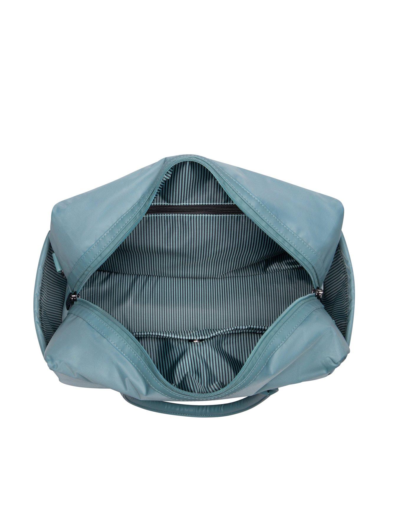 Image 7 of 7 of it Luggage Outpaced Smoke Blue Holdall