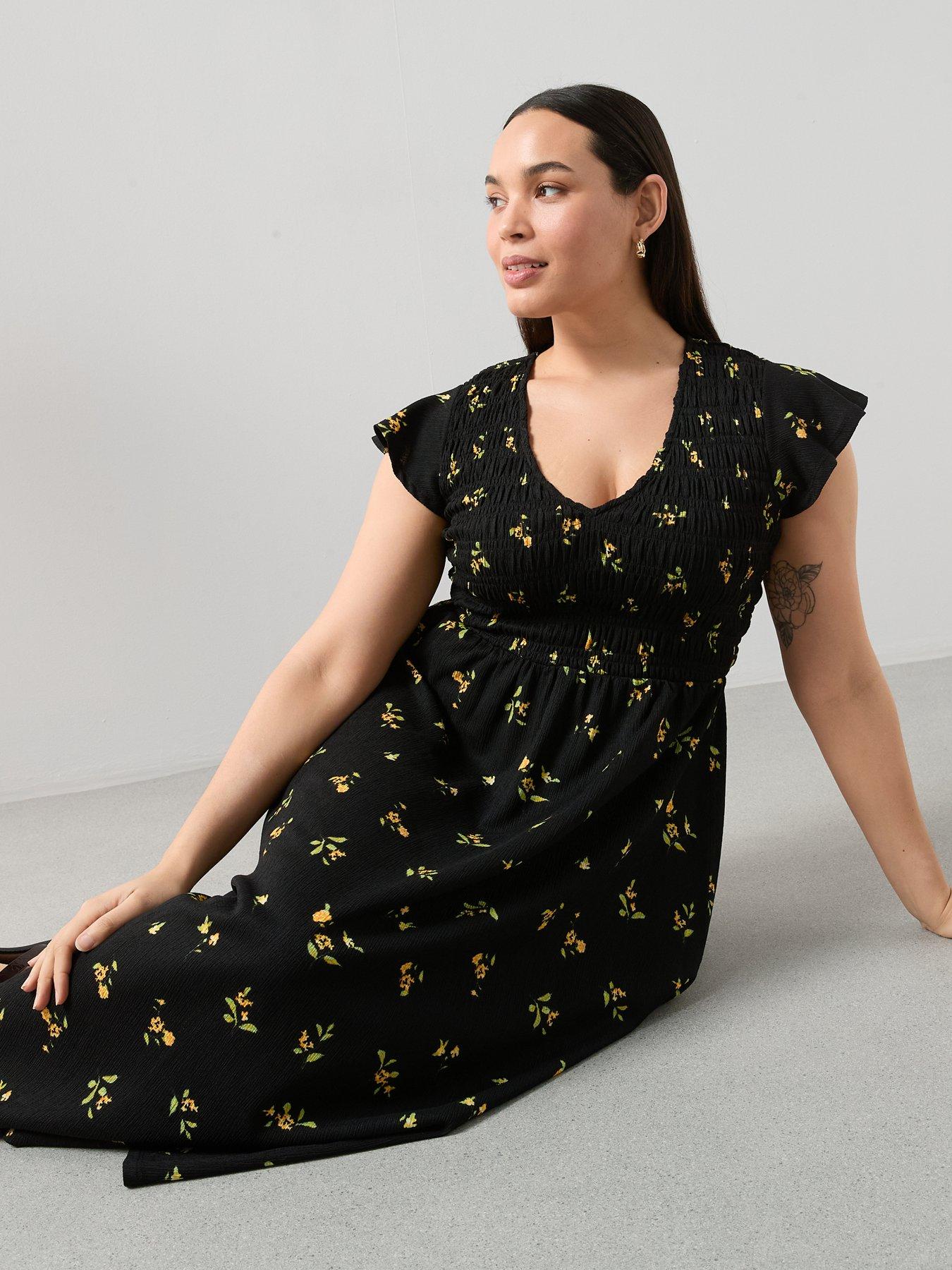 Image 4 of 6 of The Very Collection Curve Printed Stretch Midi Dress