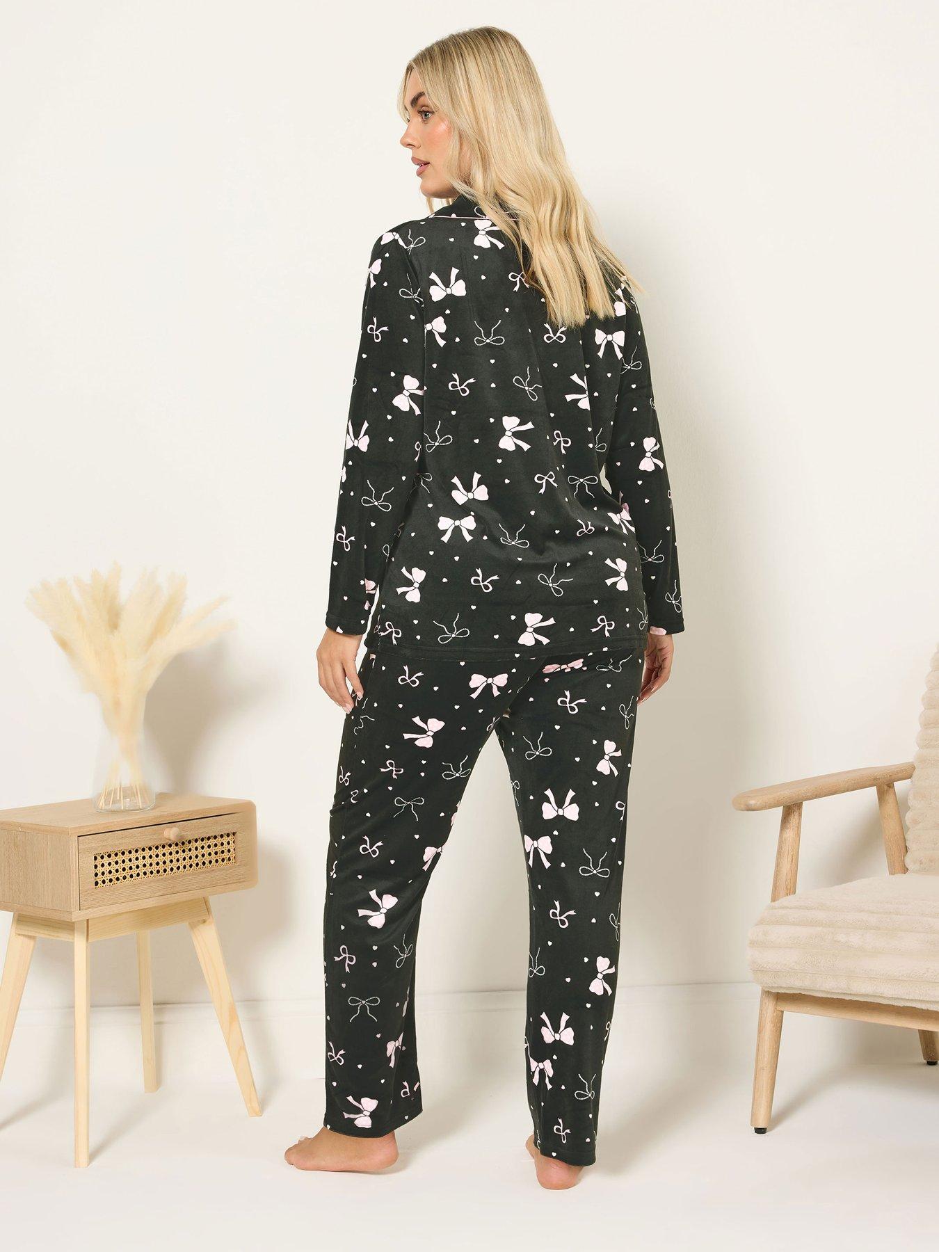 Image 2 of 4 of Yours Curve Bows Hearts Fleece Pyjama Set - Black