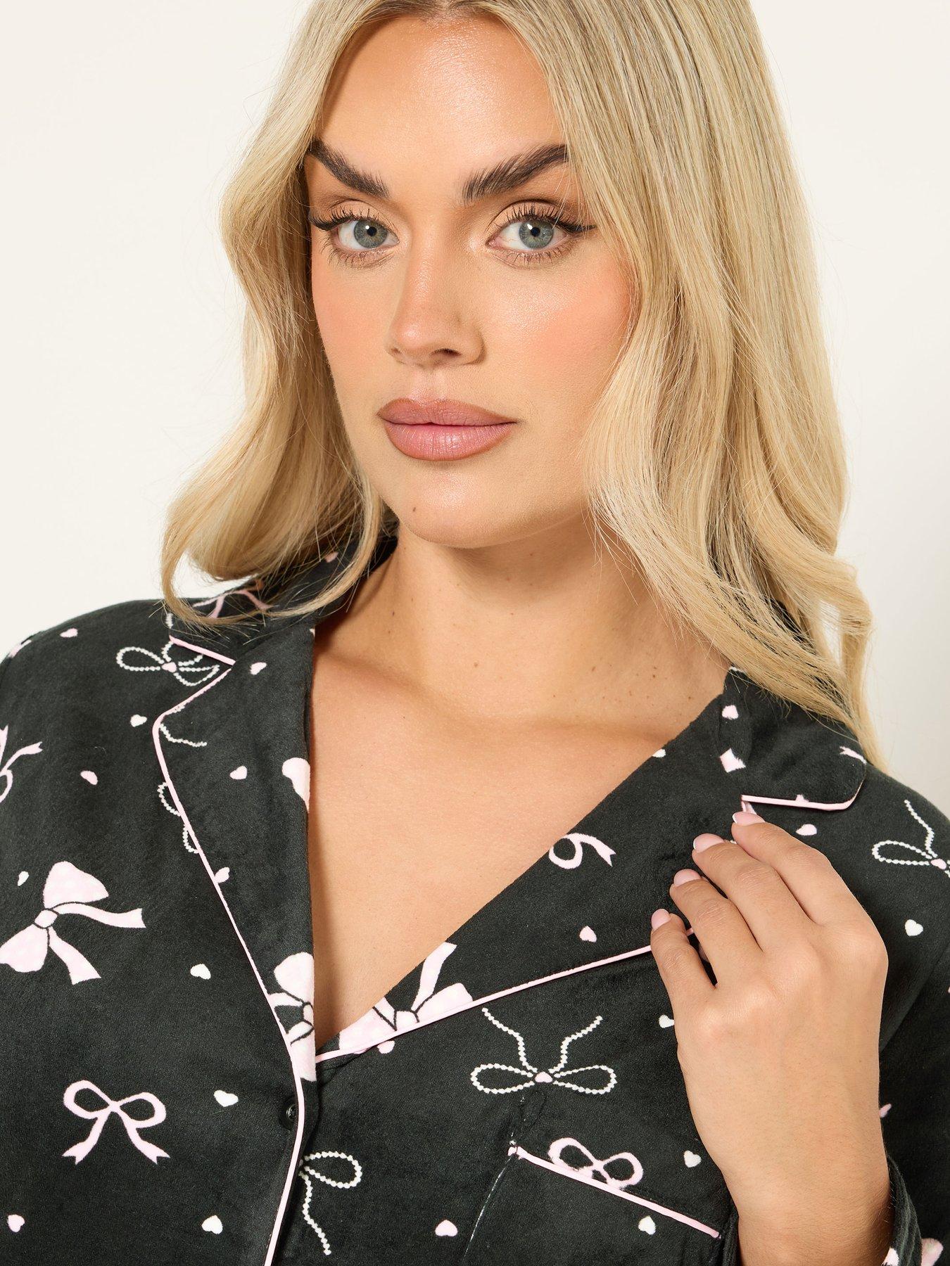 Image 4 of 4 of Yours Curve Bows Hearts Fleece Pyjama Set - Black