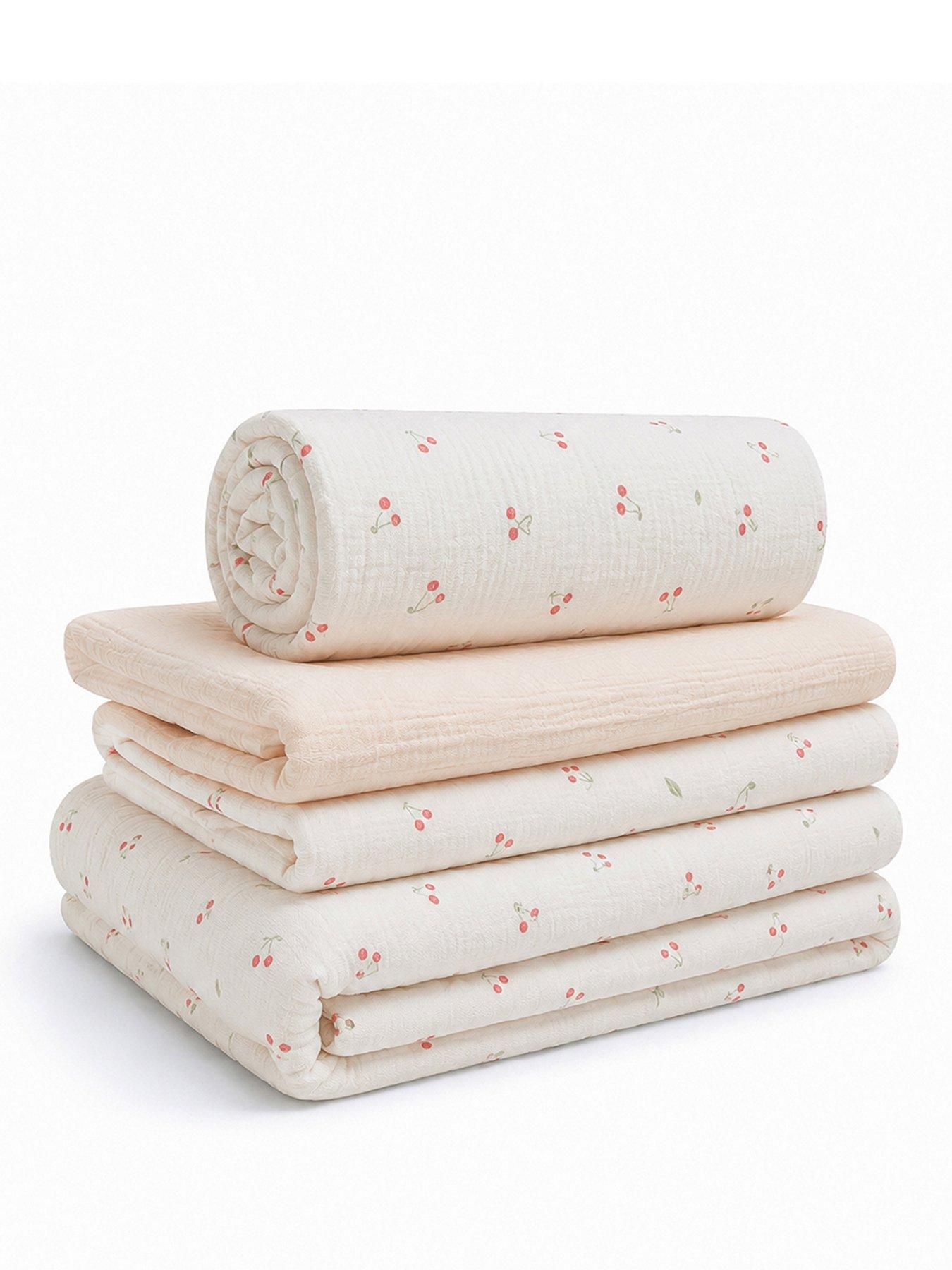 Image 2 of 8 of CuddleCo 4pc Cot Bed Bedding Set - Ditsy Cherry