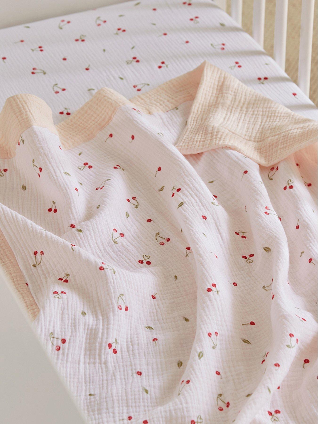 CuddleCo Comforter blanket - Ditsy Cherry