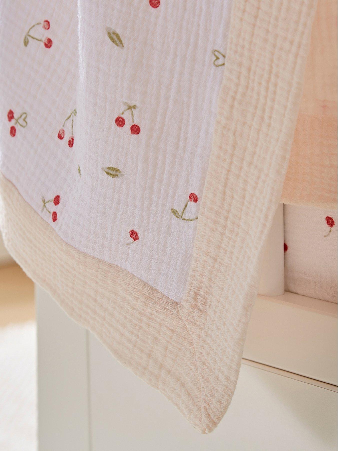 Image 4 of 7 of CuddleCo Comforter blanket - Ditsy Cherry
