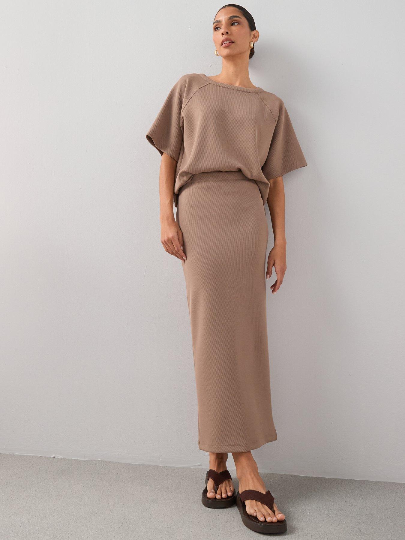Image 4 of 7 of The Very Collection Scuba Ribbed Midaxi Skirt Co-ord - Neutral