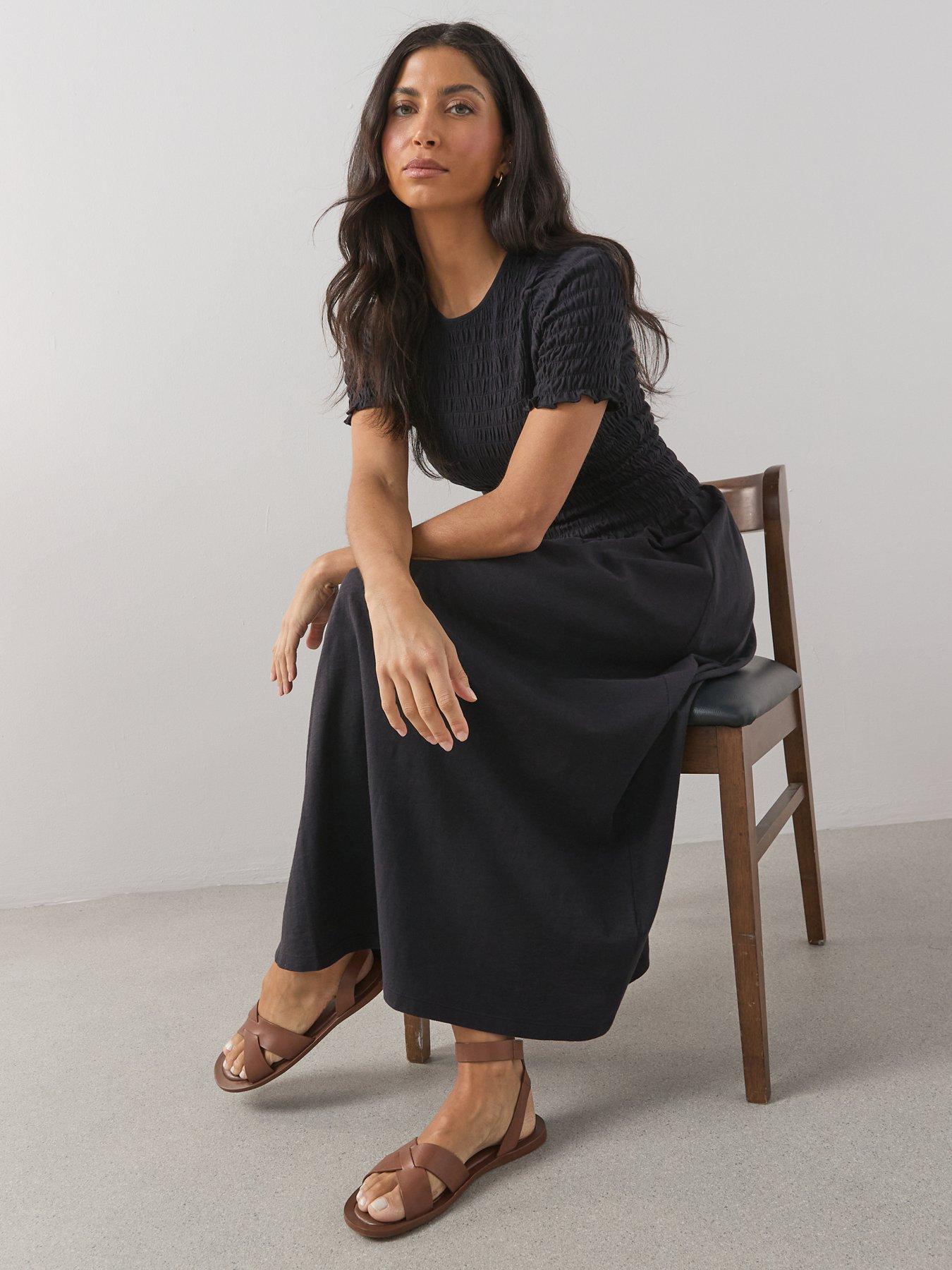 Image 4 of 6 of The Very Collection Shirred Bodice Midi Dress - Black