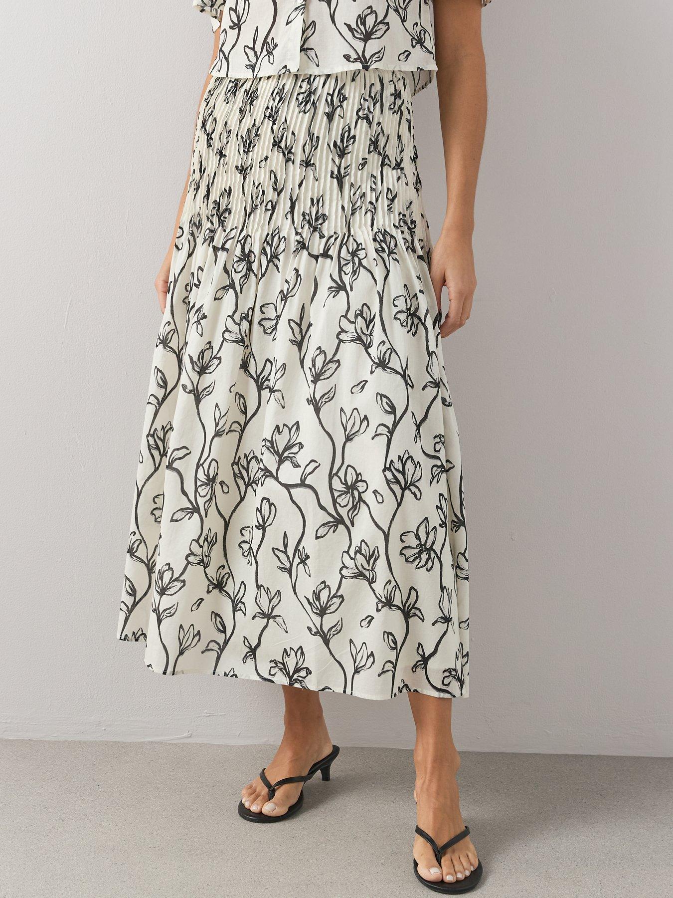 Image 5 of 6 of The Very Collection Floral Print Pintuck Poplin Co-Ord Full Skirt - Print
