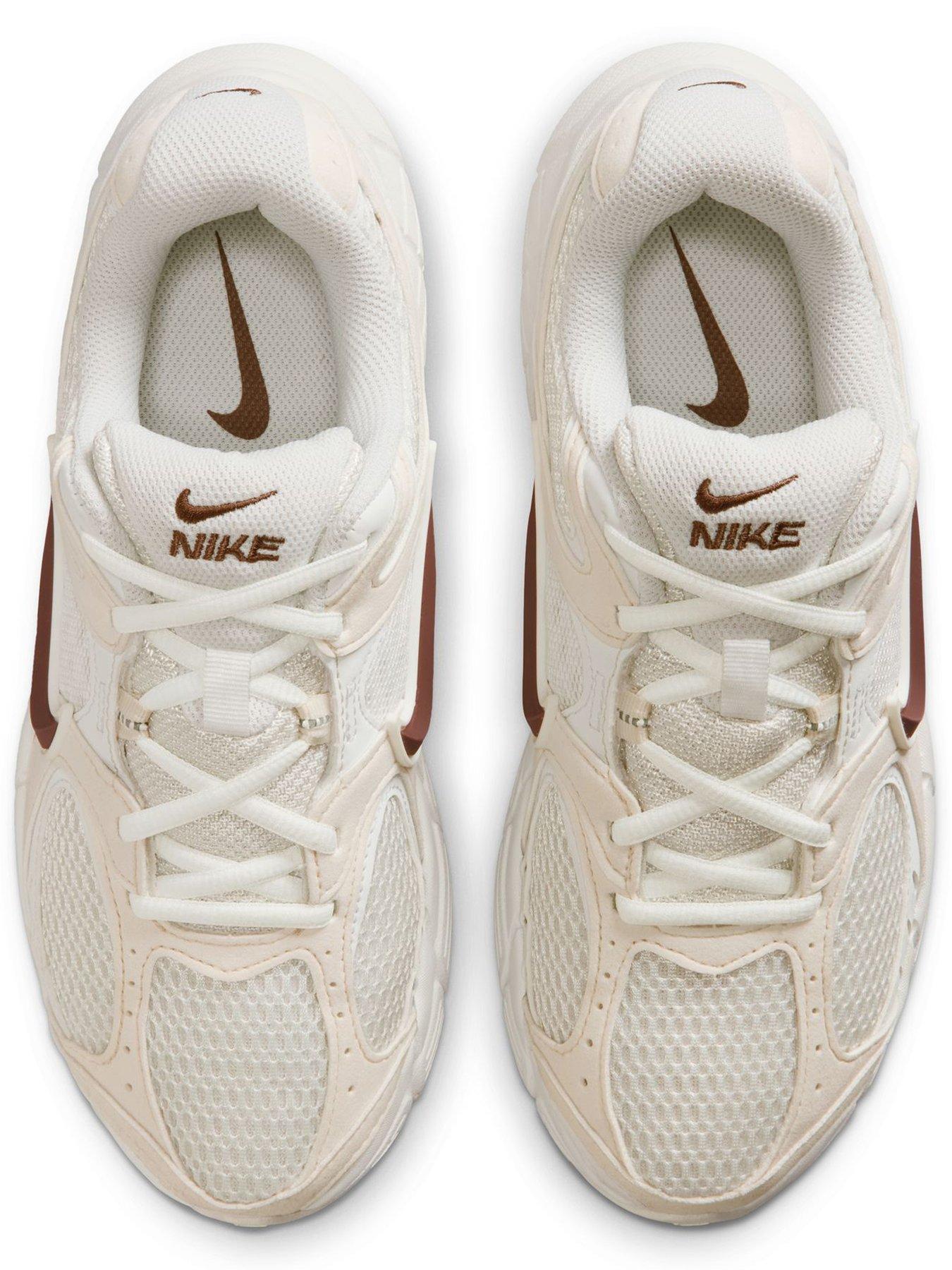 Image 4 of 7 of Nike Women's V5 RNR Trainers - Beige