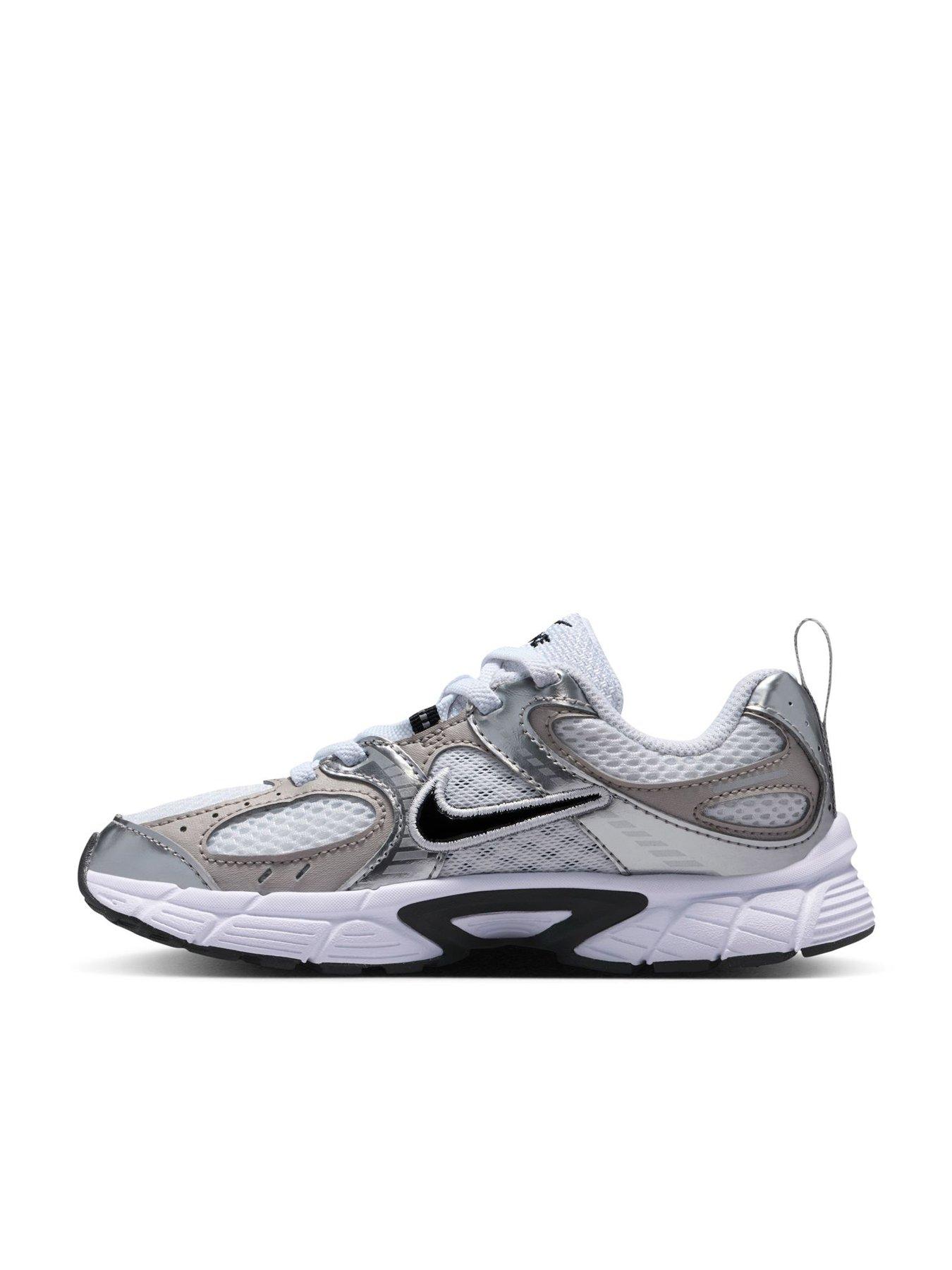 Image 7 of 7 of Nike Little Kids' V5 RNR Trainers - White