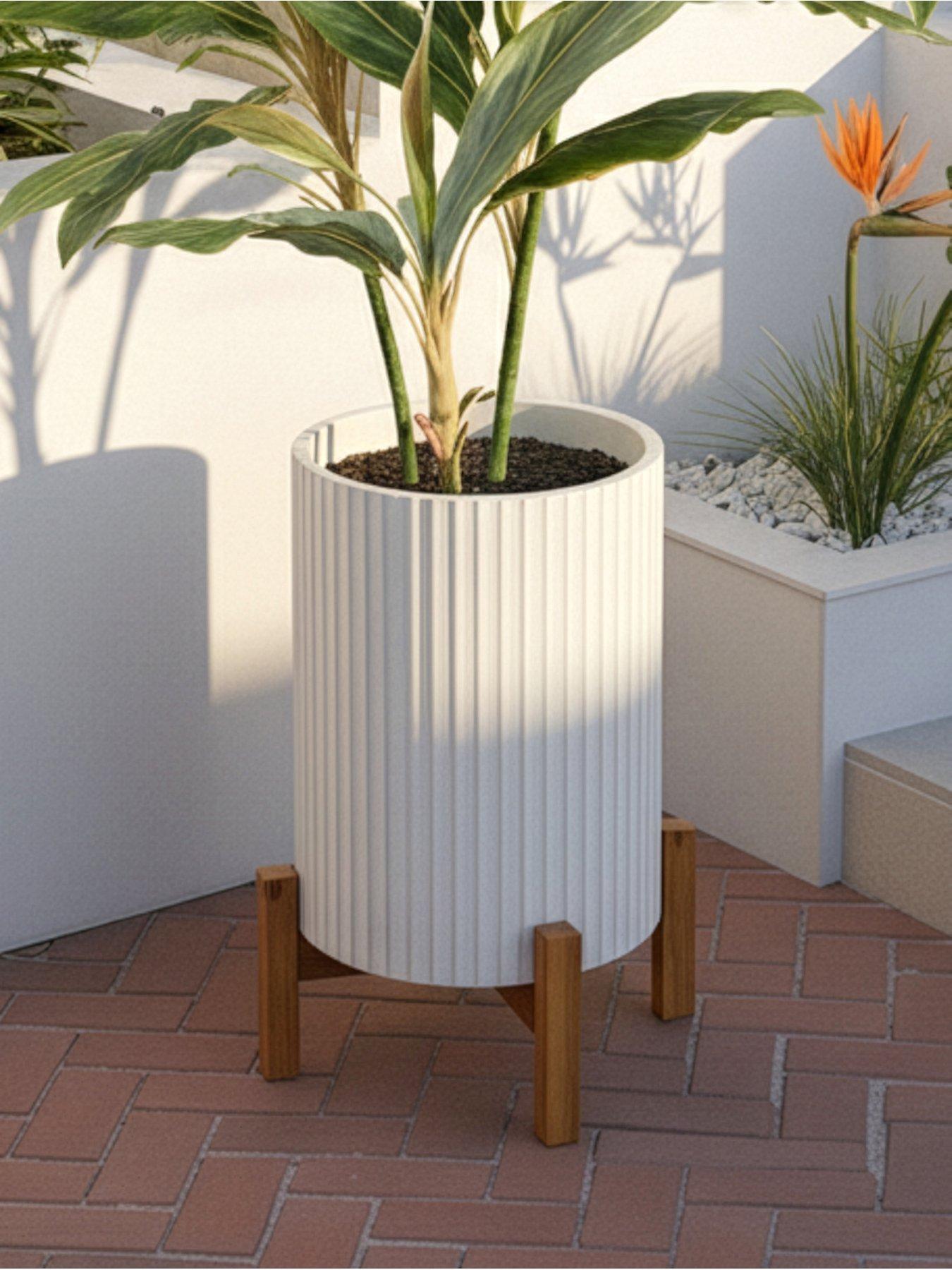 The Very Collection Tall Ribbed Planter On Stand 30cm