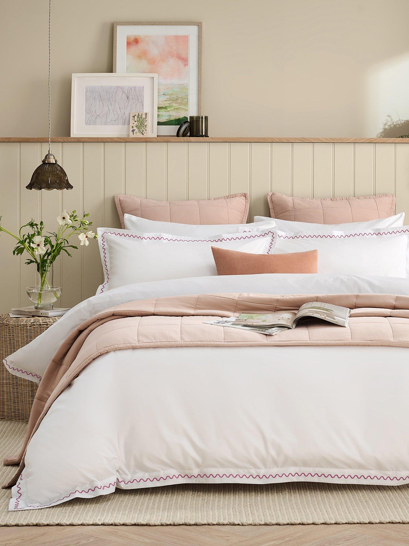 Christy Wave Edge Embroidery Duvet Set- Double