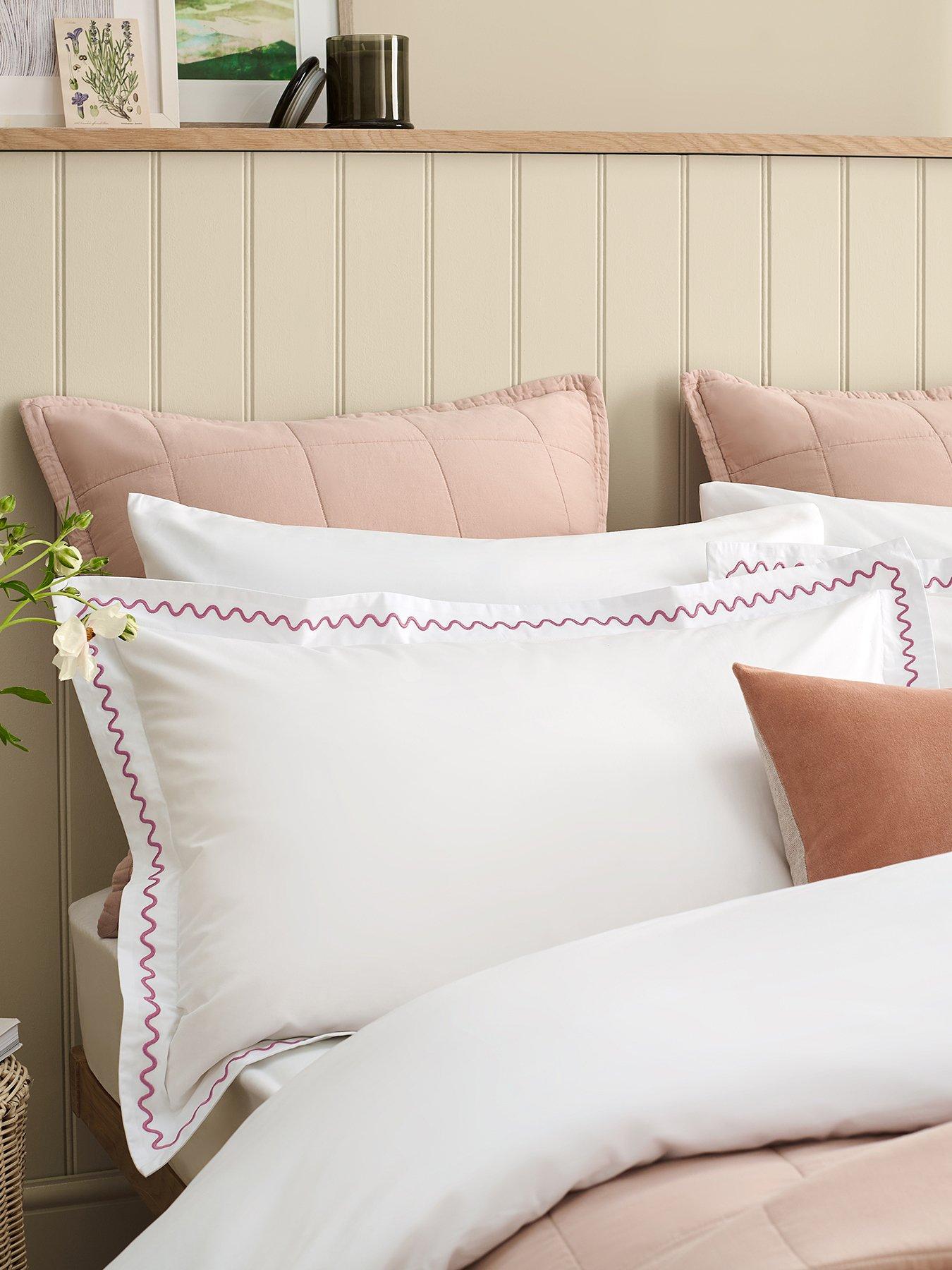 Image 3 of 3 of Christy Wave Edge Embroidery Duvet Set- Double