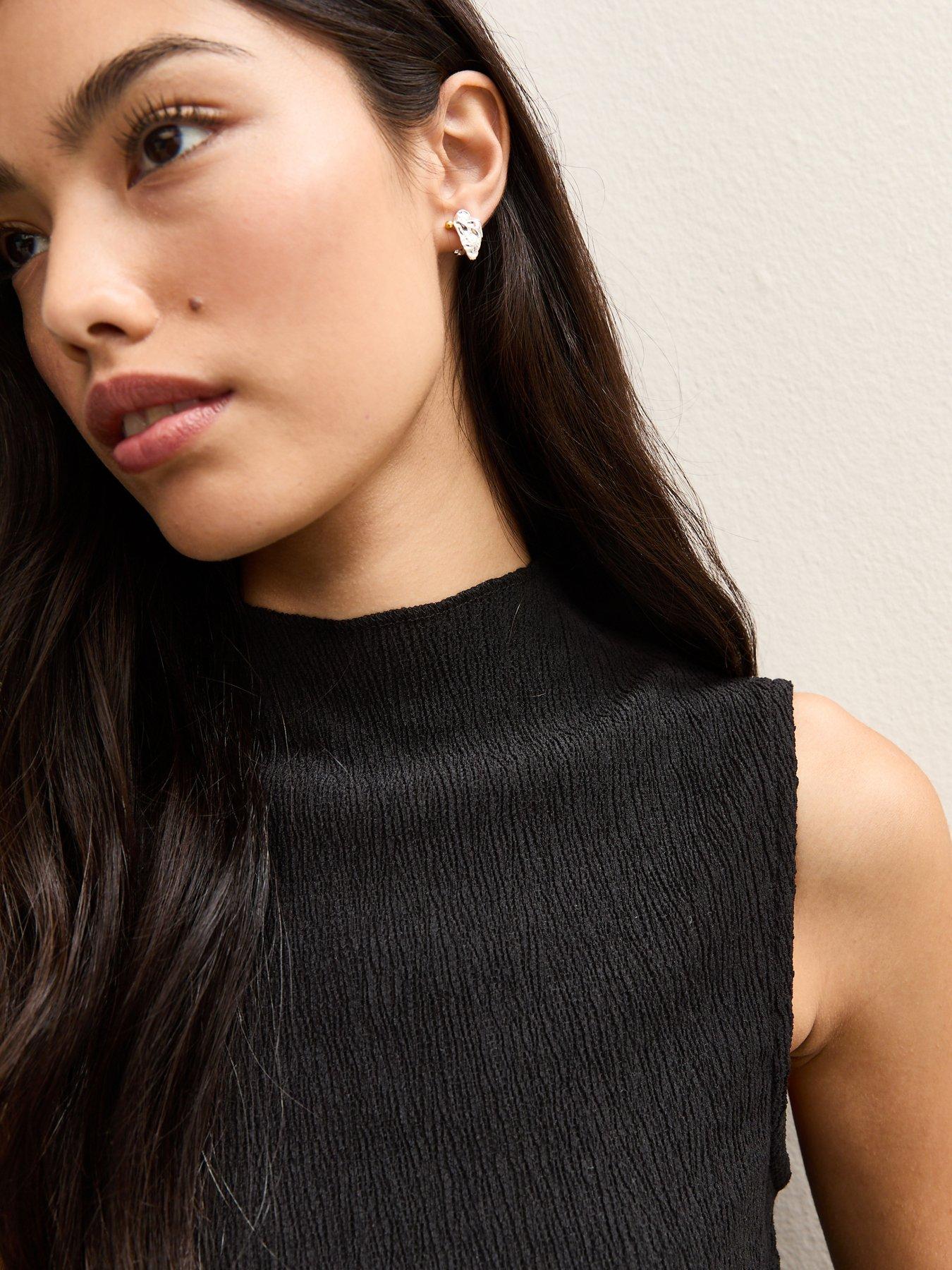 Image 4 of 5 of New Look Textured Jersey Ruched Tank Top - Black