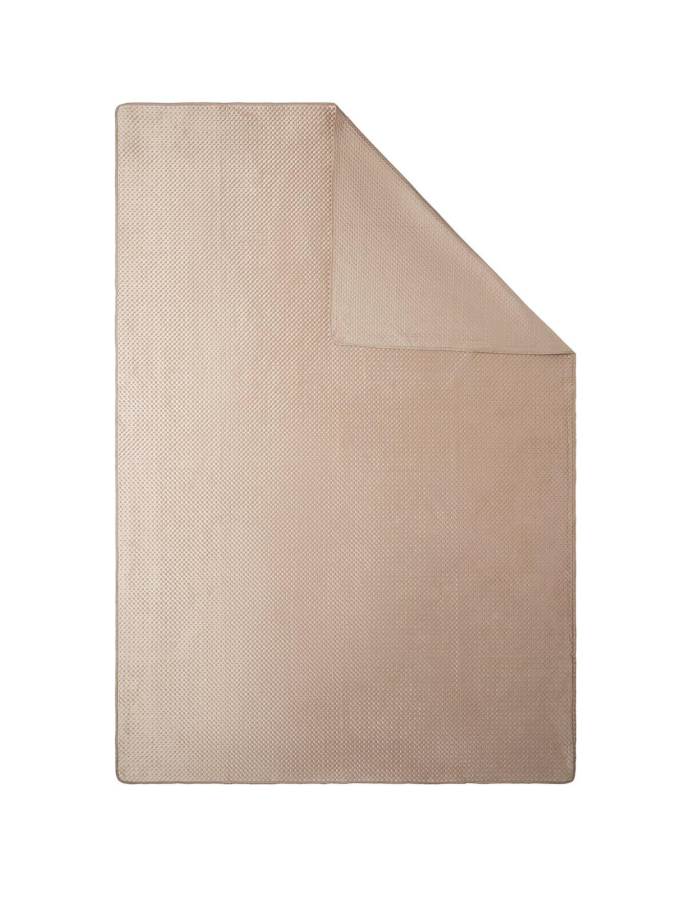 Image 2 of 4 of The Very Collection Liso Bedspread 165x240cm