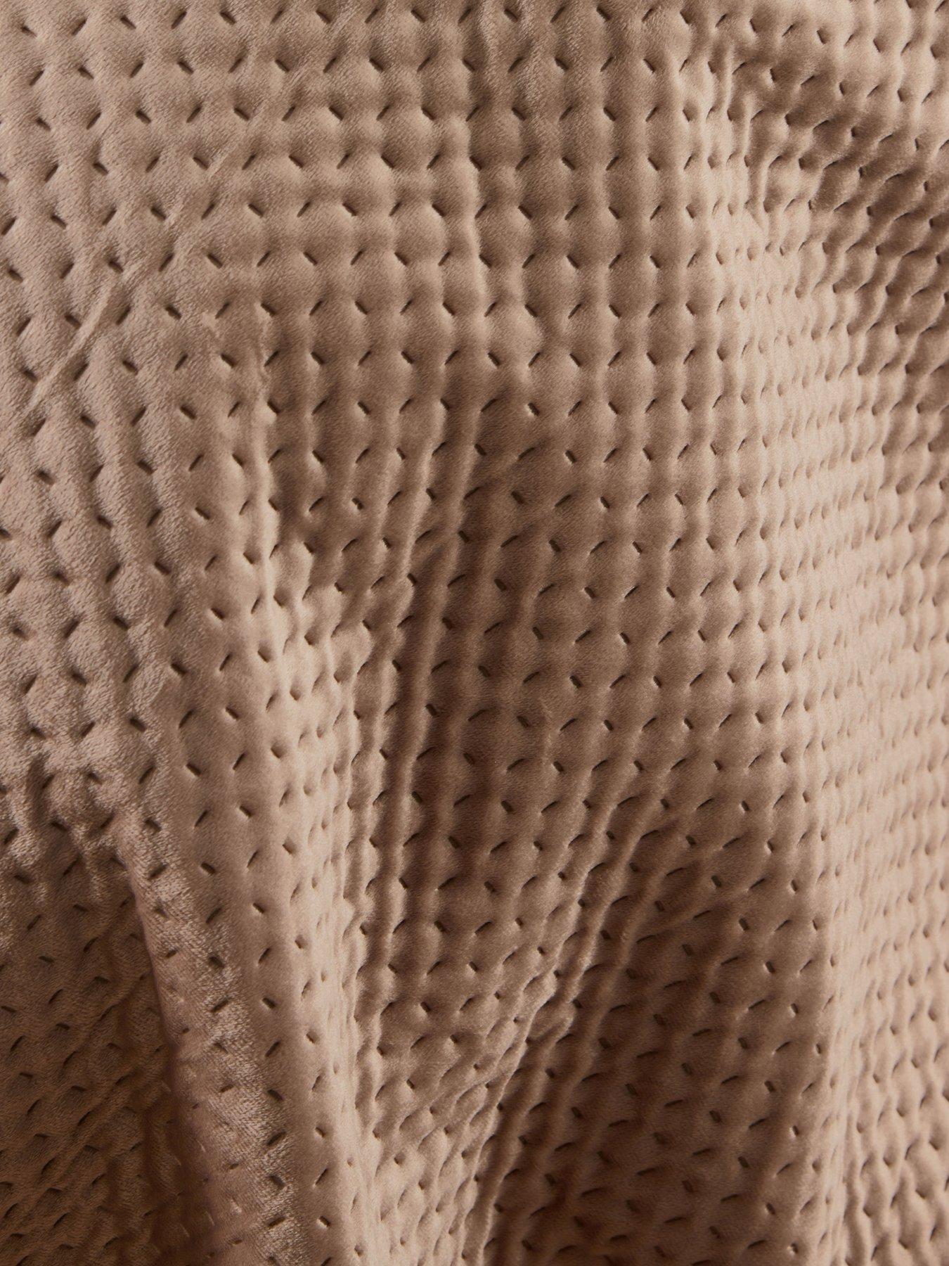 Image 3 of 4 of The Very Collection Liso Bedspread 165x240cm