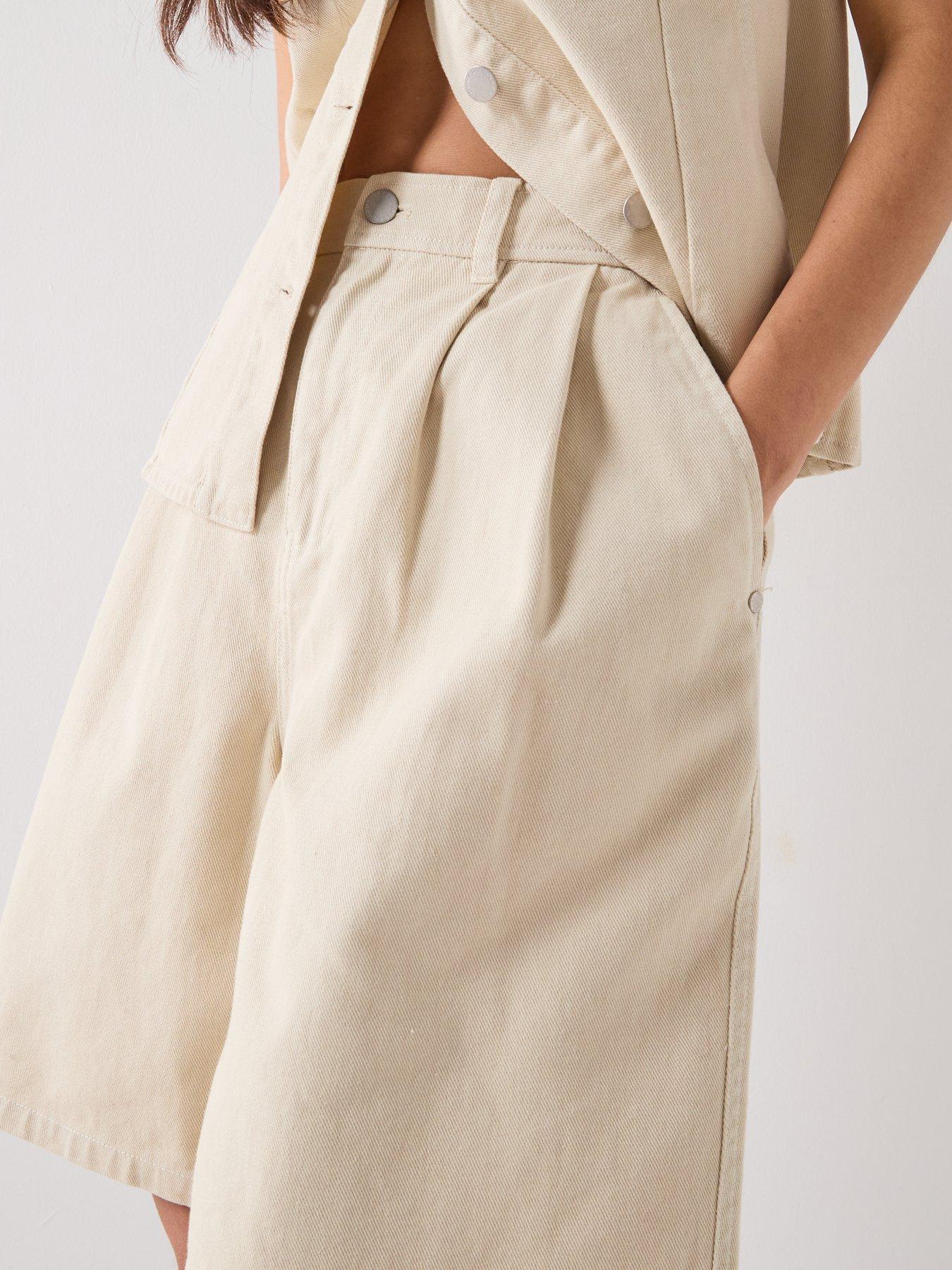Image 4 of 6 of Barbour Daya Shorts - Yellow