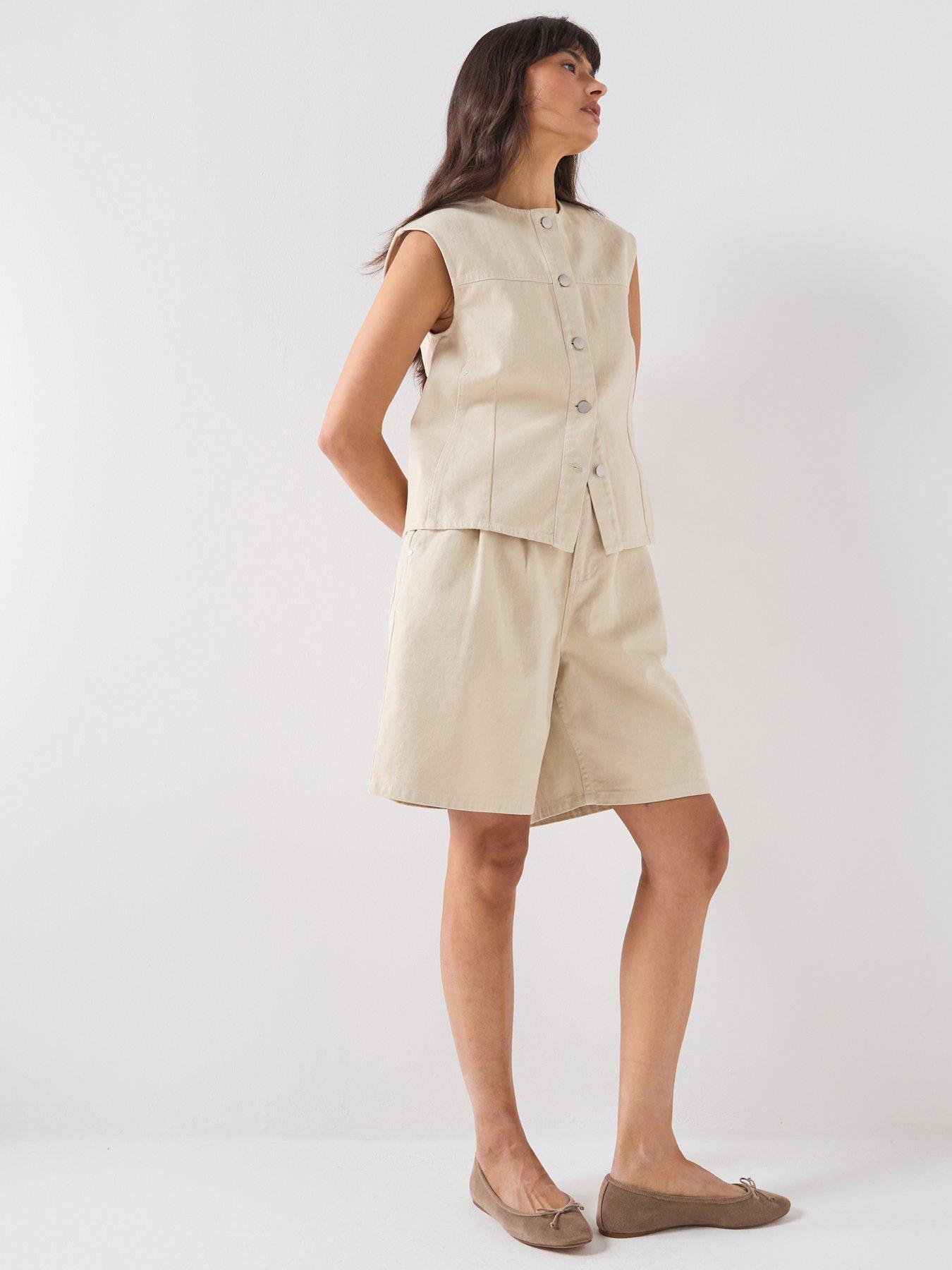 Image 6 of 6 of Barbour Daya Shorts - Yellow