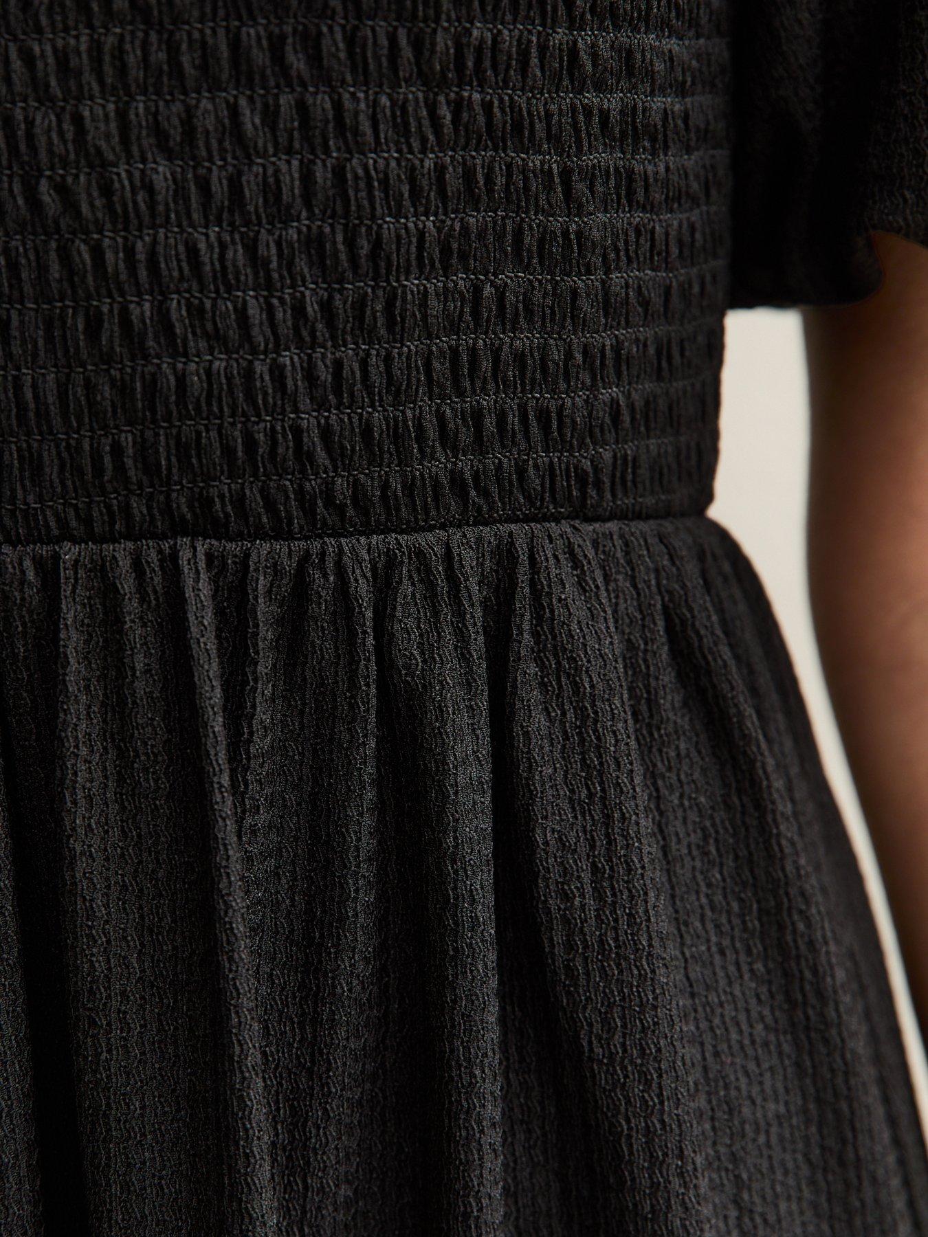 Image 5 of 5 of New Look Shakira Crew Neck Long Sleeve Puff Smock Midi - Black