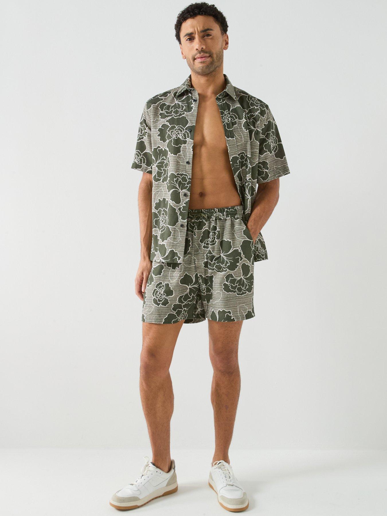 Image 3 of 6 of Les Deux Charlie Poppy Aop Floral Shorts - Green