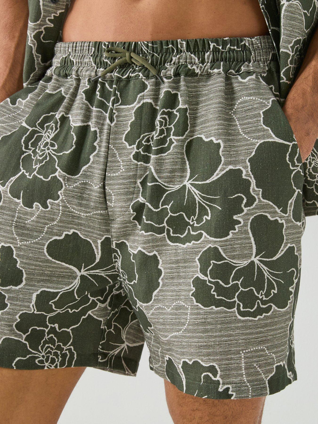Image 4 of 6 of Les Deux Charlie Poppy Aop Floral Shorts - Green