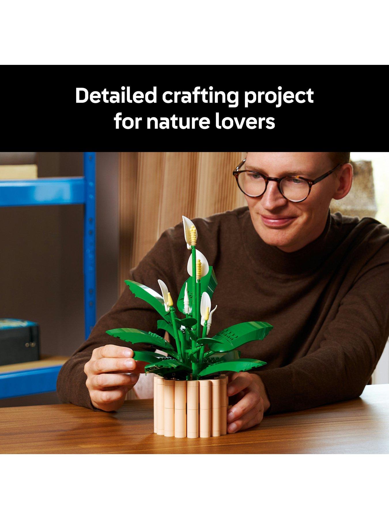 Image 3 of 8 of LEGO Botanical Peace Lily Flower Decor Set&nbsp;11504