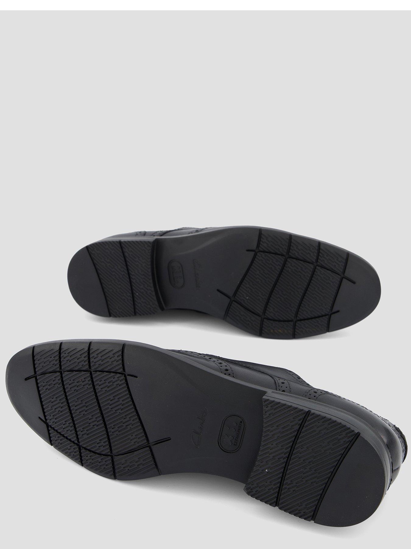 Image 4 of 6 of Clarks Banbury Tip Leather Brogue Shoes - Black