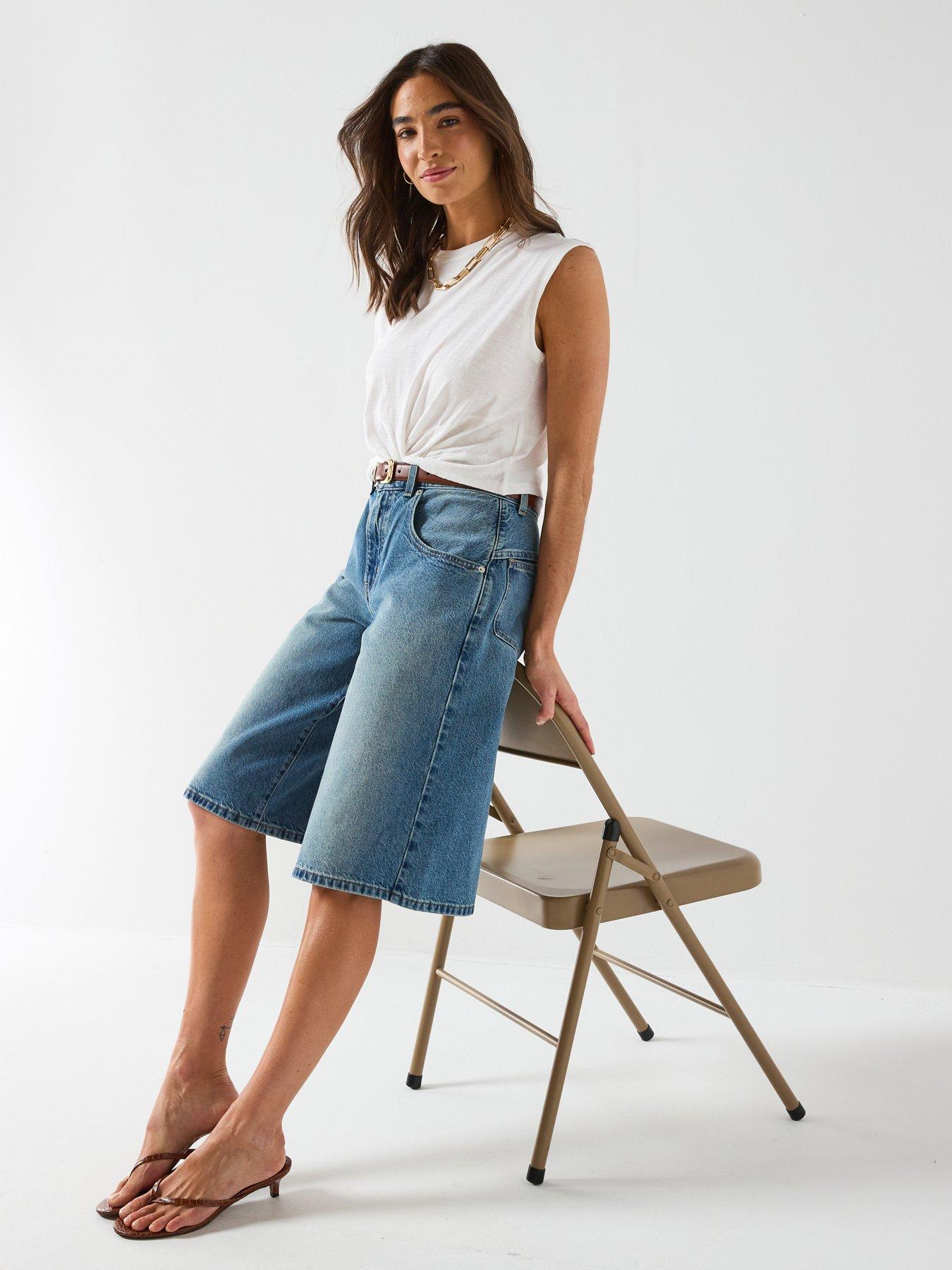 Image 3 of 6 of Levi's Jemma Knot Tee - White