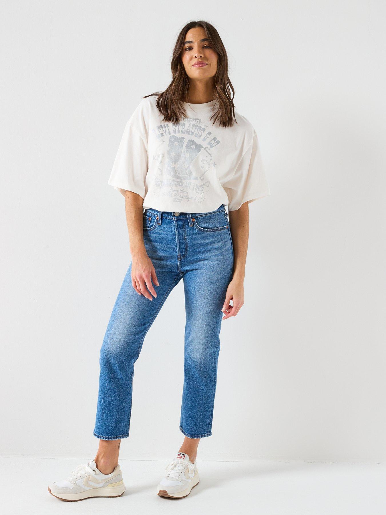 Image 6 of 6 of Levi's Graphic Short Stack Tee - White