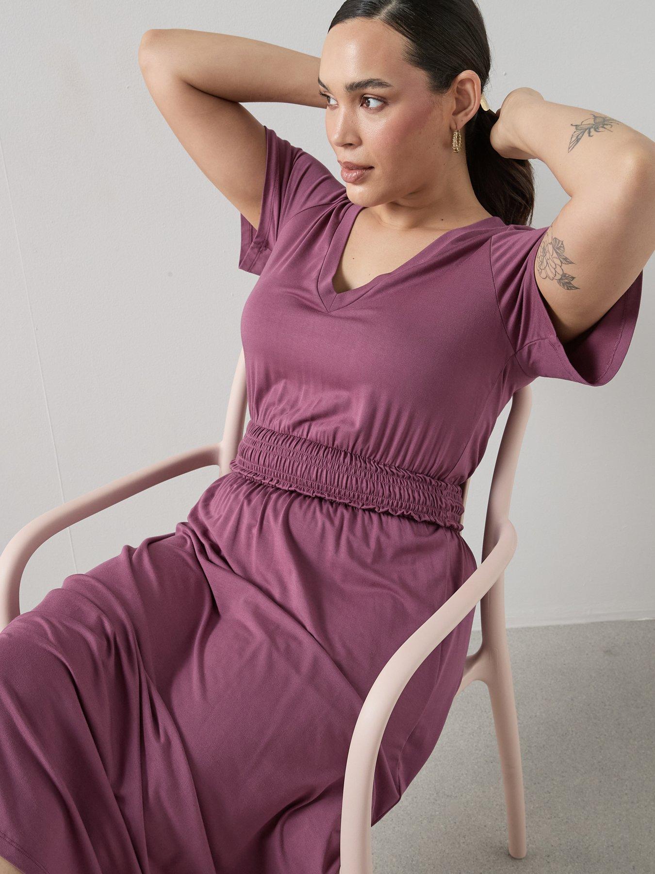 Image 4 of 6 of The Very Collection Curve Shirred Waist Stretch Short Sleeve Midi Dress - Pink