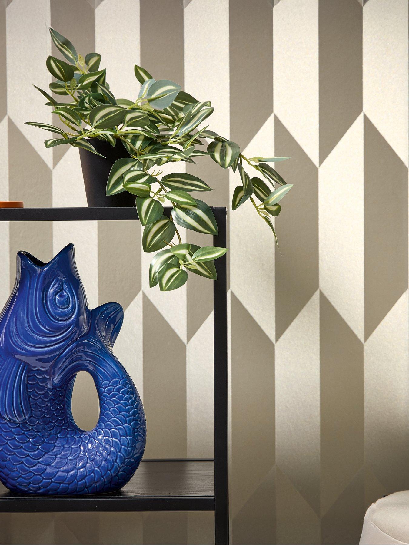 CosmoLiving by Cosmopolitan Graphic Groove Edge Metallic Non Woven Wallpaper