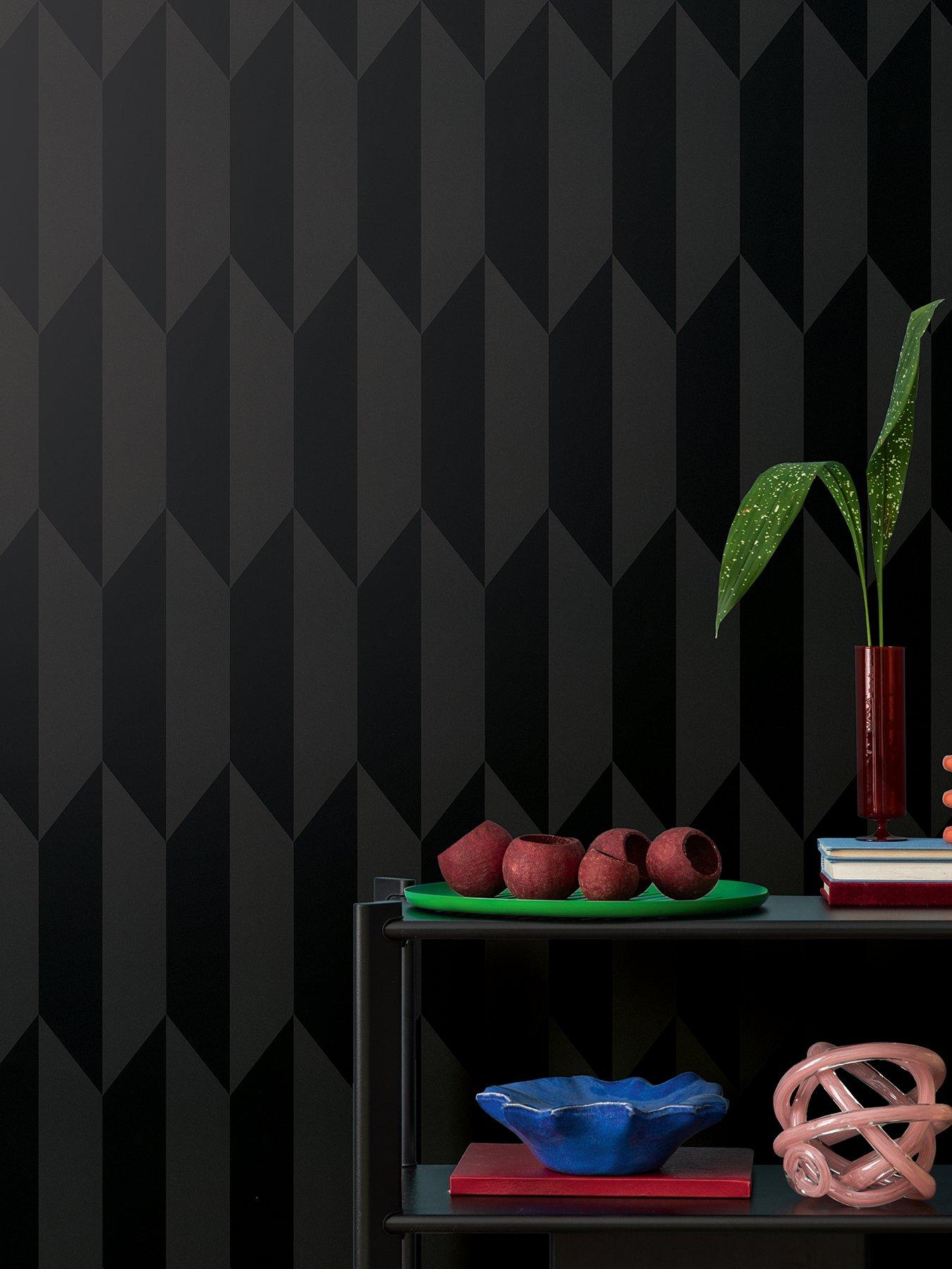CosmoLiving by Cosmopolitan Graphic Groove Edge Black Non Woven Wallpaper